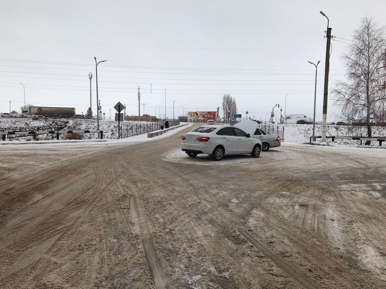 В городе произошло очередное ДТП при въезде на мост