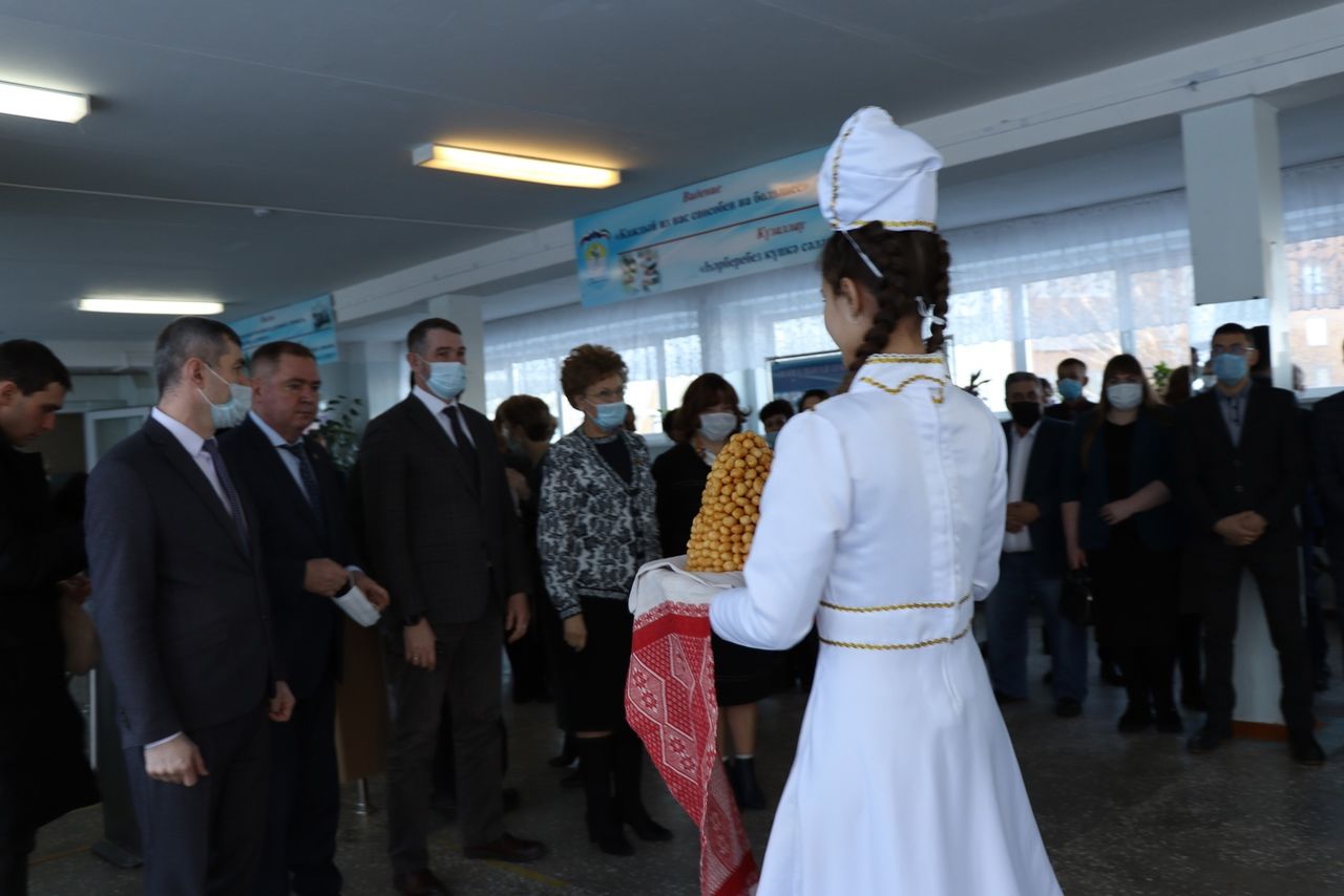 Татьяна Ларионова открыла шахматный клуб «Гамбит» в Менделеевской школе