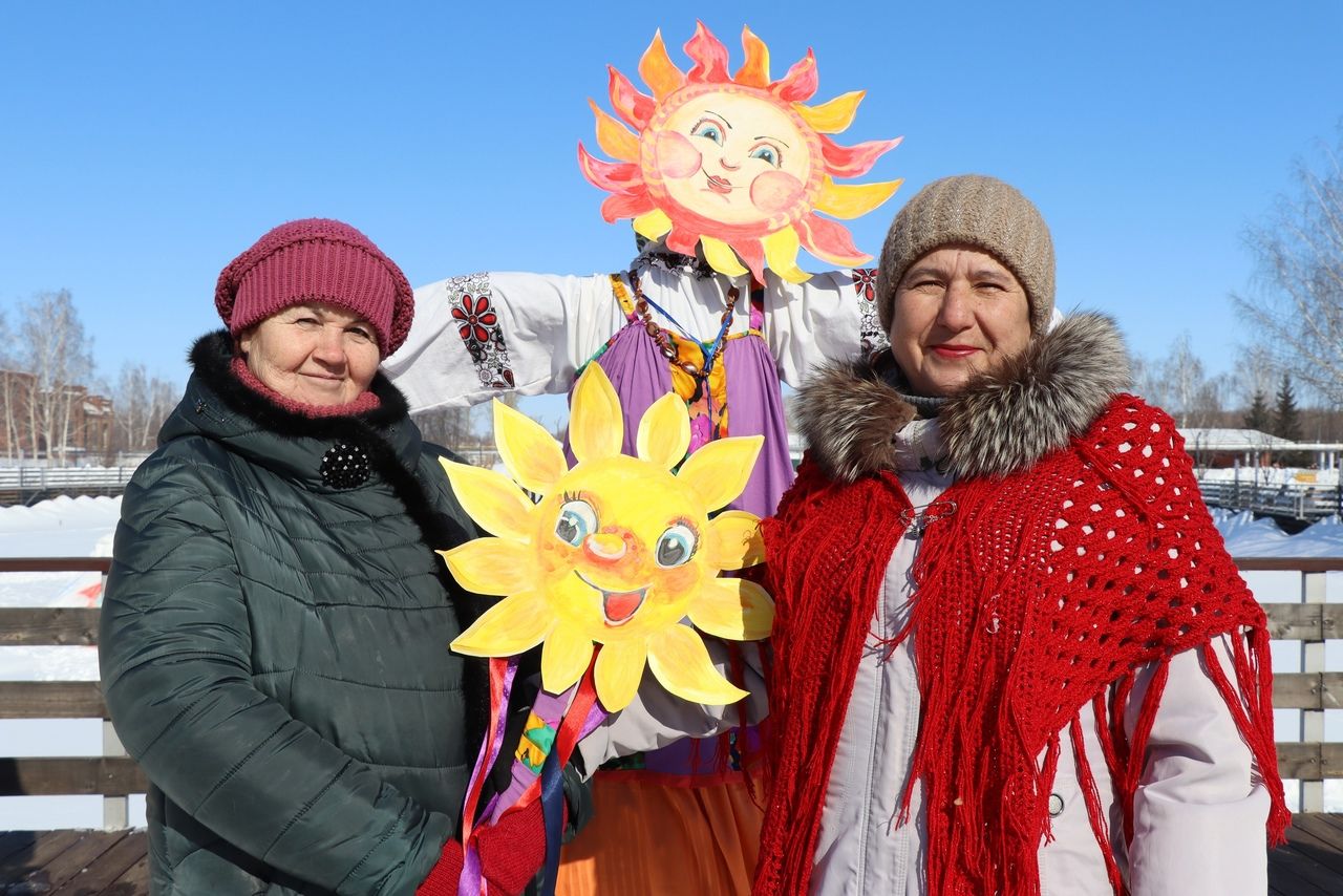 В Менделеевске отметили Масленицу блинами, хороводами и народными забавами