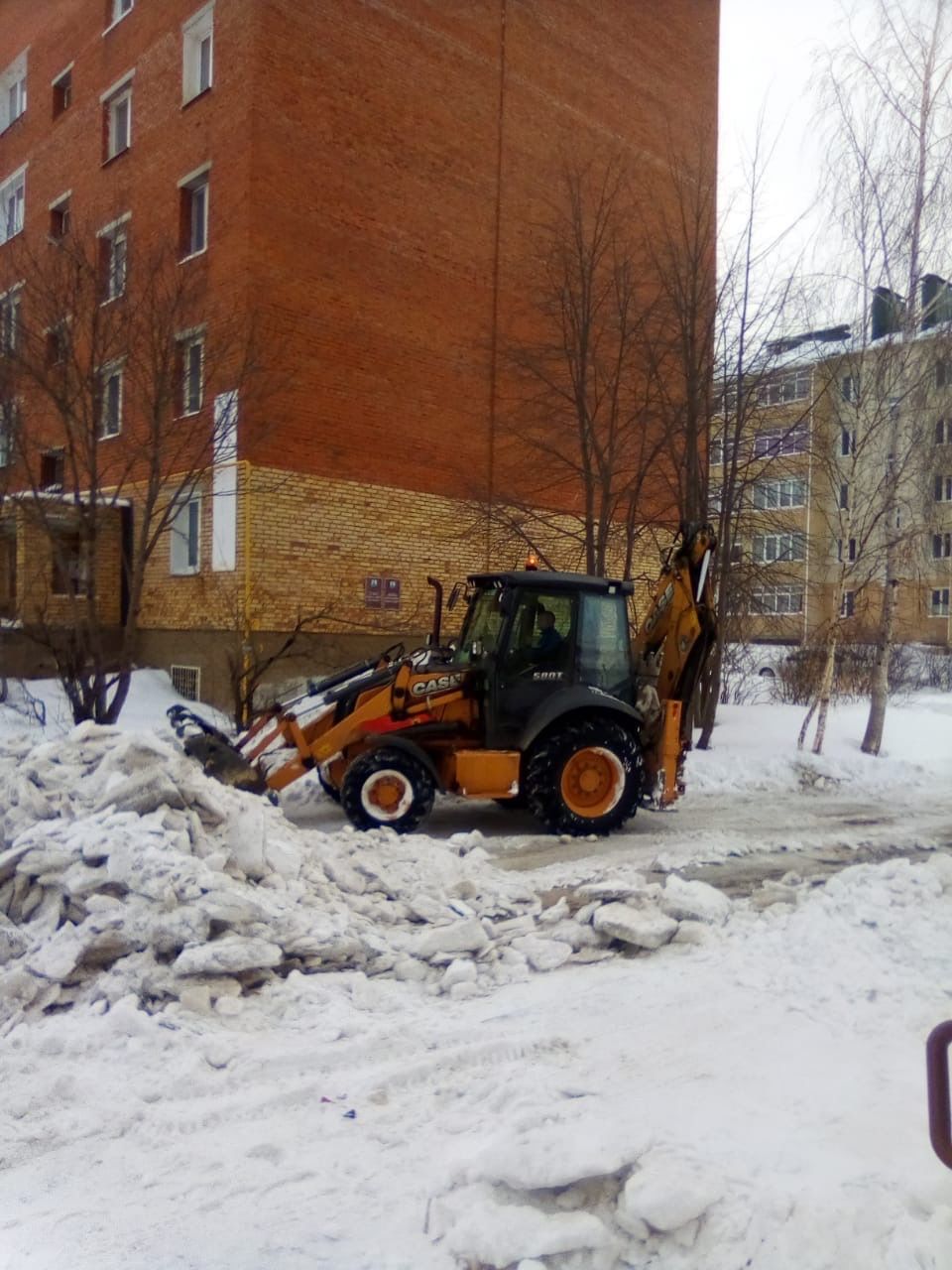 В штатном режиме решаются задачи с уборкой снега во дворах Менделеевска