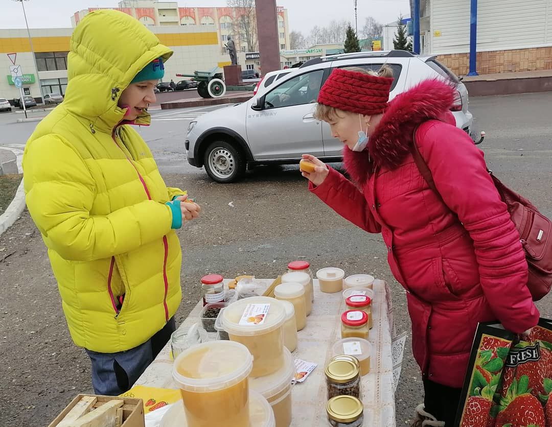 Сельхозпроизводители привезли продукцию на ярмарку в  Менделеевск