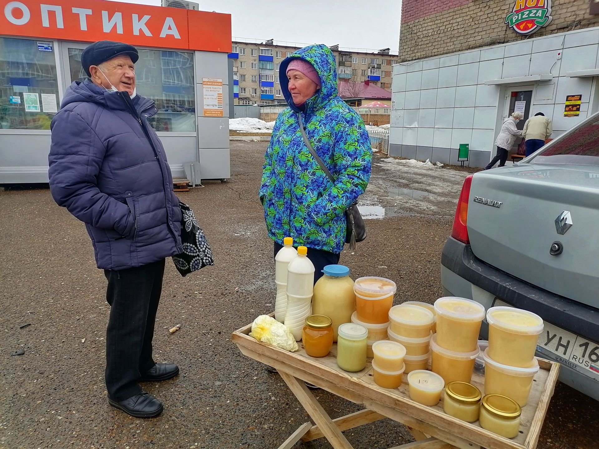 Сельхозпроизводители привезли продукцию на ярмарку в  Менделеевск