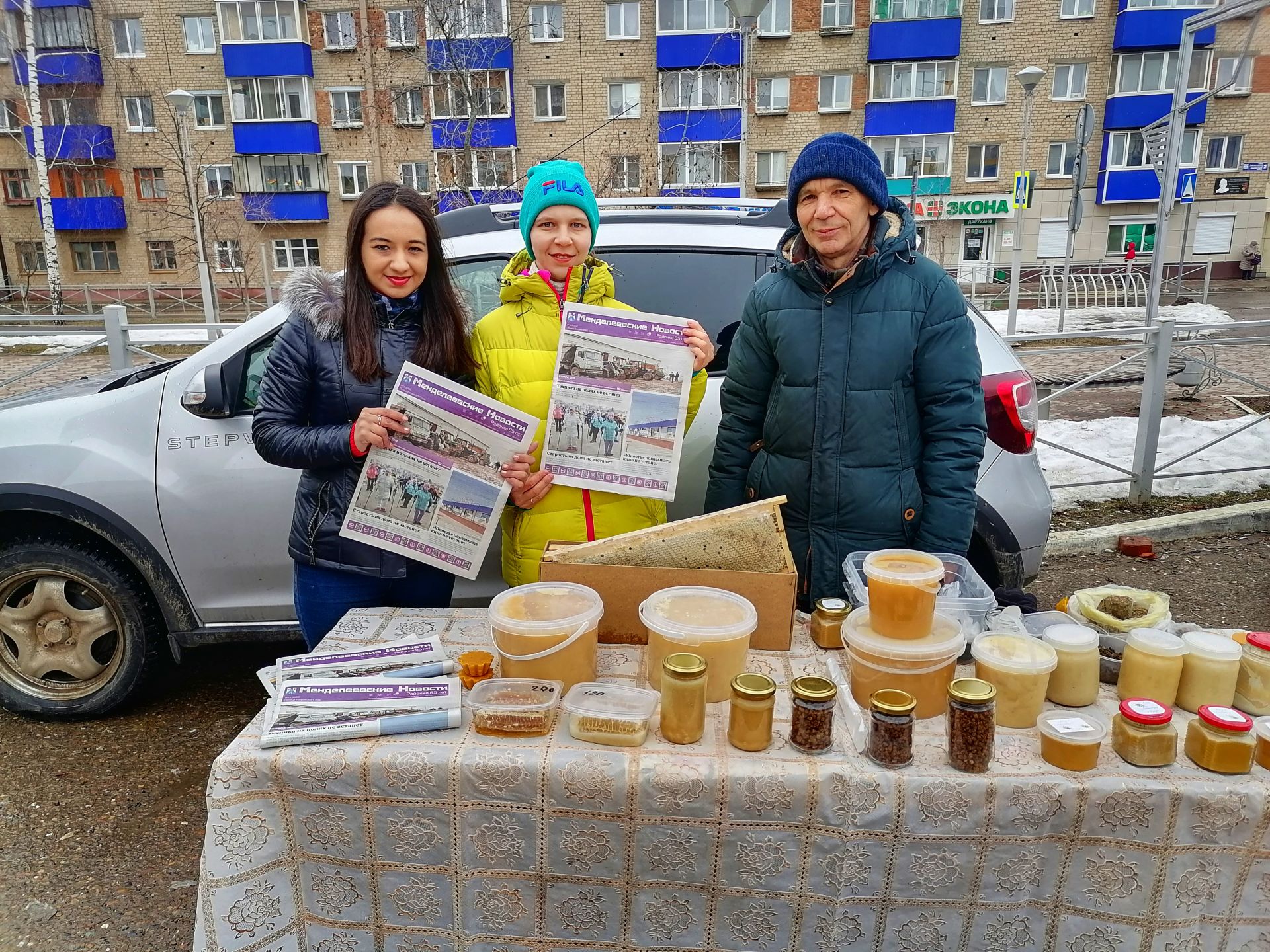 На сельхозярмарке менделеевцы могли оформить подписку на районку