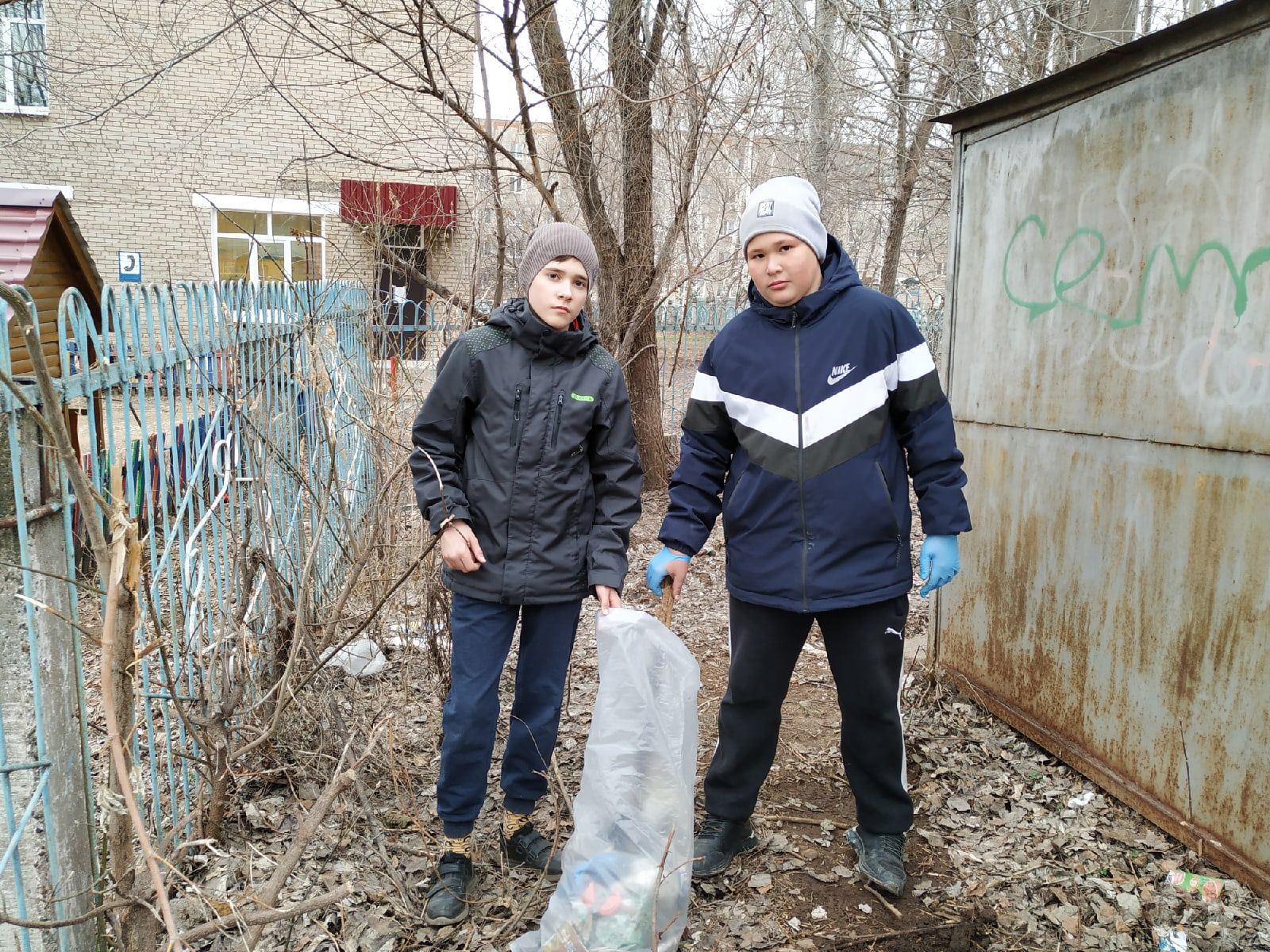 Эстафету акции «Чистый двор» переняли жители домов по улице Фомина