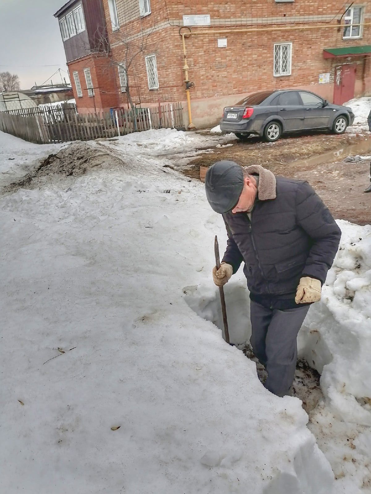 В&nbsp;Менделеевске водооткачивающая машина устраняет подтопление возле дома по&nbsp;улице Дружба