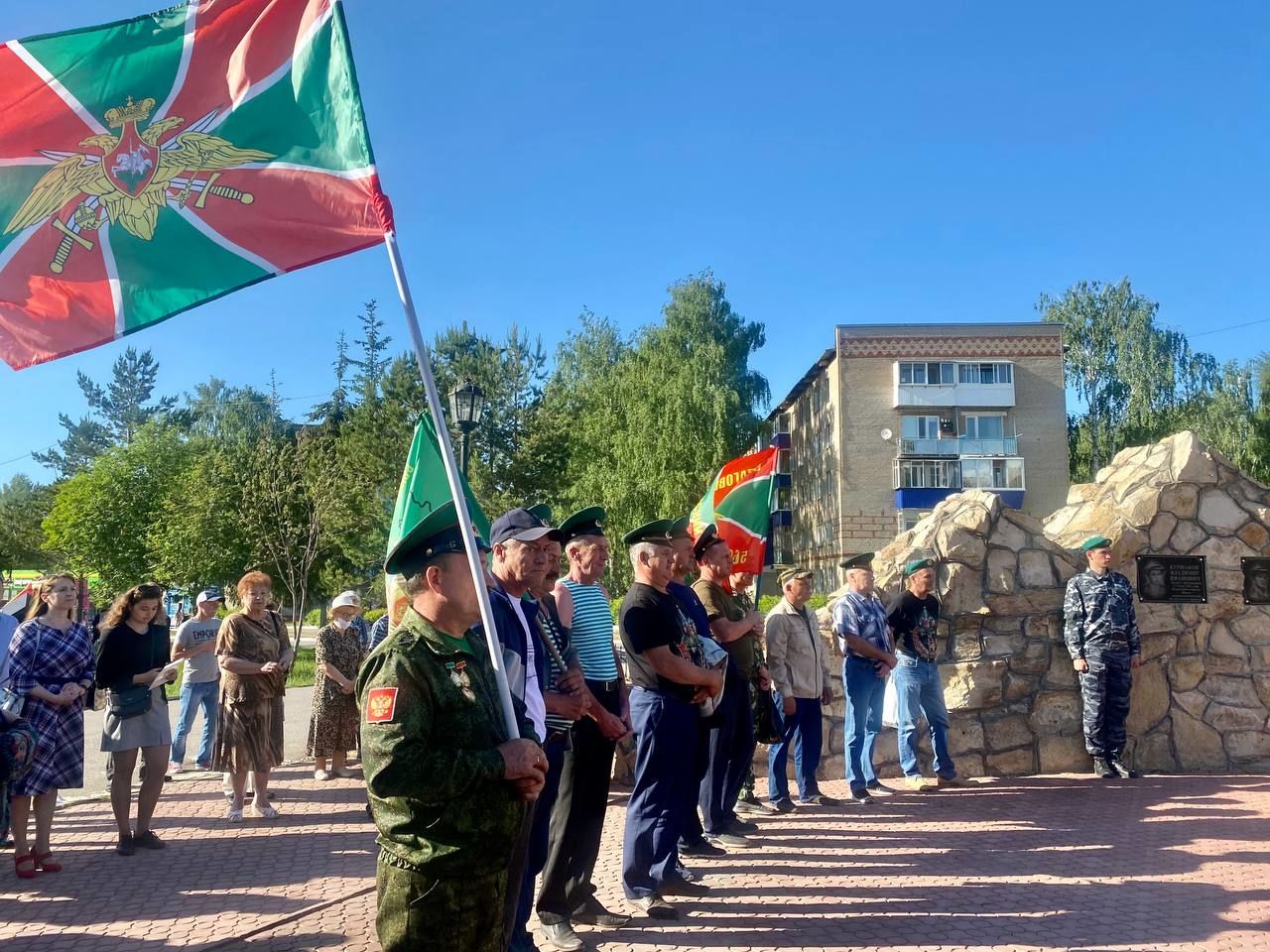 В Менделеевске прошёл митинг, посвящённый Дню пограничника