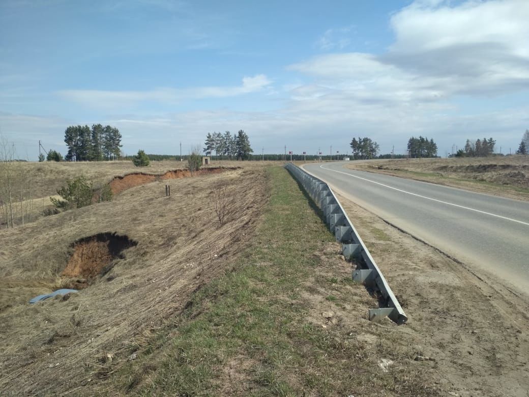 В Менделеевском районе водитель «Гранты» перевернулся и попал в больницу