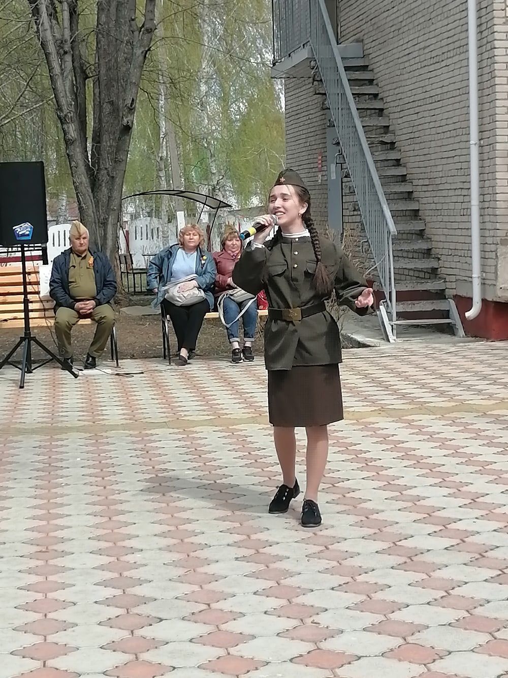 В центре социальной помощи «Саулык» («Здоровье») станцевали «Вальс Победы»