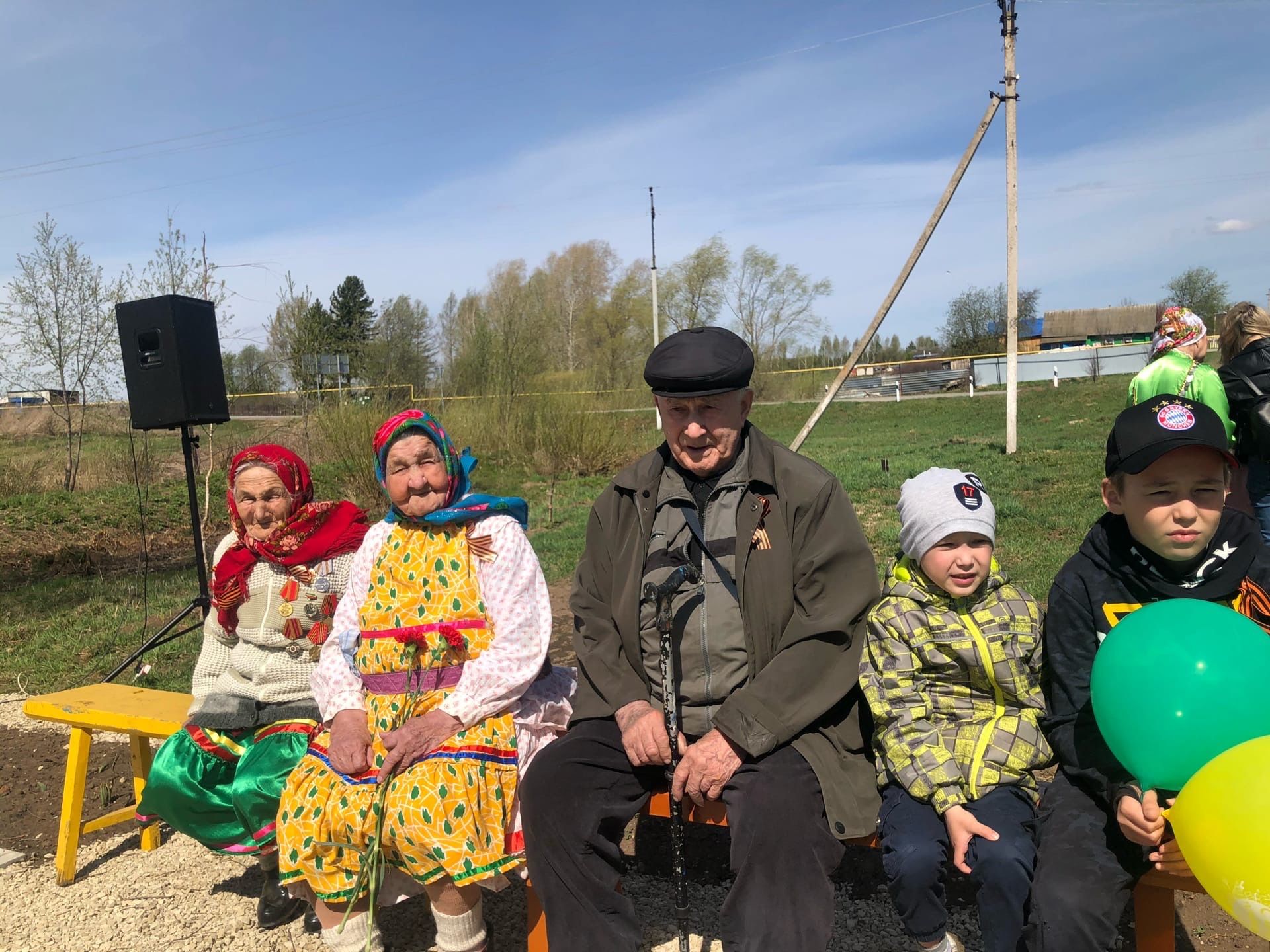 В деревне Карманково открыли памятник