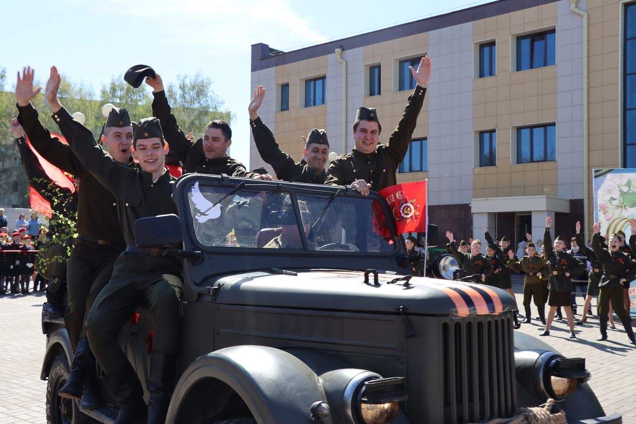 76-й Парад Победы стартовал в Менделеевске с площади ДК имени Гассара