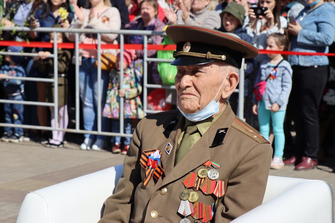 76-й Парад Победы стартовал в Менделеевске с площади ДК имени Гассара