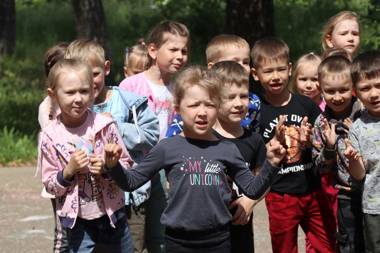 Воспитанники детского сада «Планета детства» побывали с экскурсией в «Менделеевских новостях»