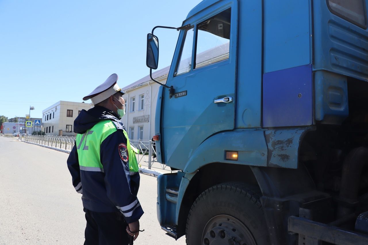 В Менделеевске провели рейд по весовому контролю грузового транспорта