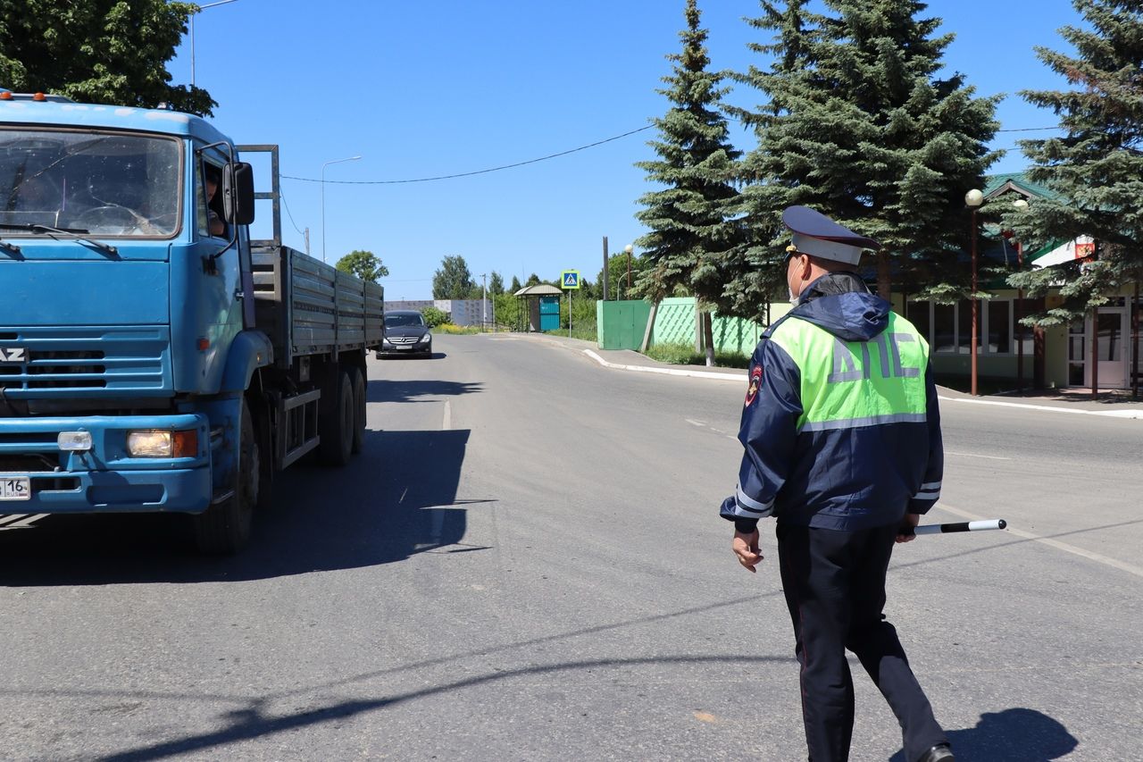 В Менделеевске провели рейд по весовому контролю грузового транспорта