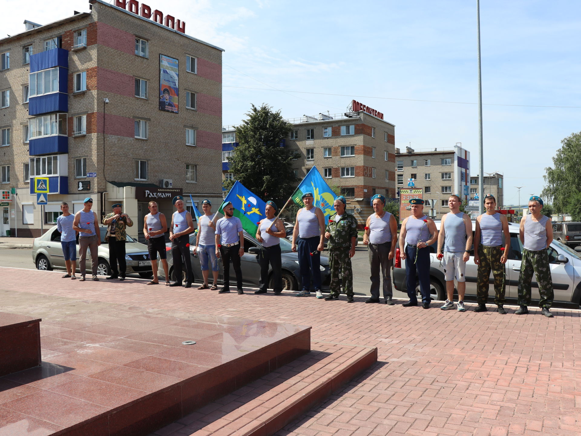 В Менделеевске День ВДВ отметили митингом у мемориала участникам войны в Афганистане