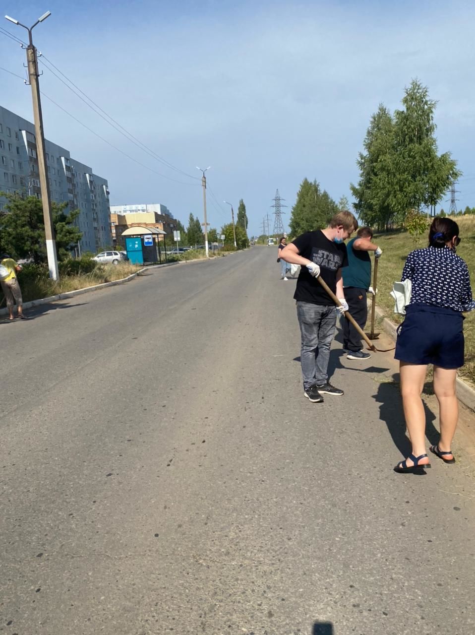 В Менделеевске прошел средник по уборке территории