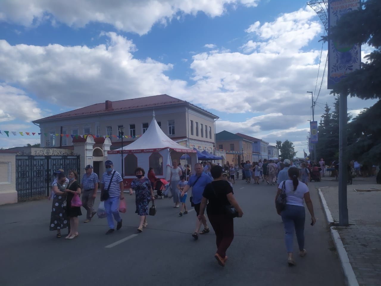 Менделеевцы побывали на Спасской ярмарке в Елабуге