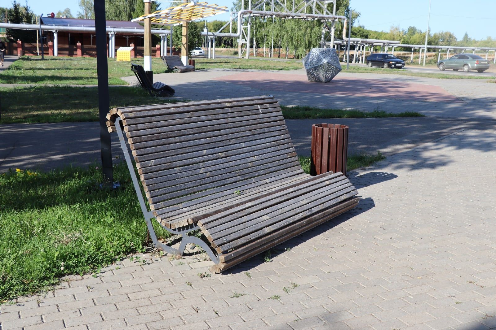 В парке «Ушковские острова» устранили коррозию на малых архитектурных формах