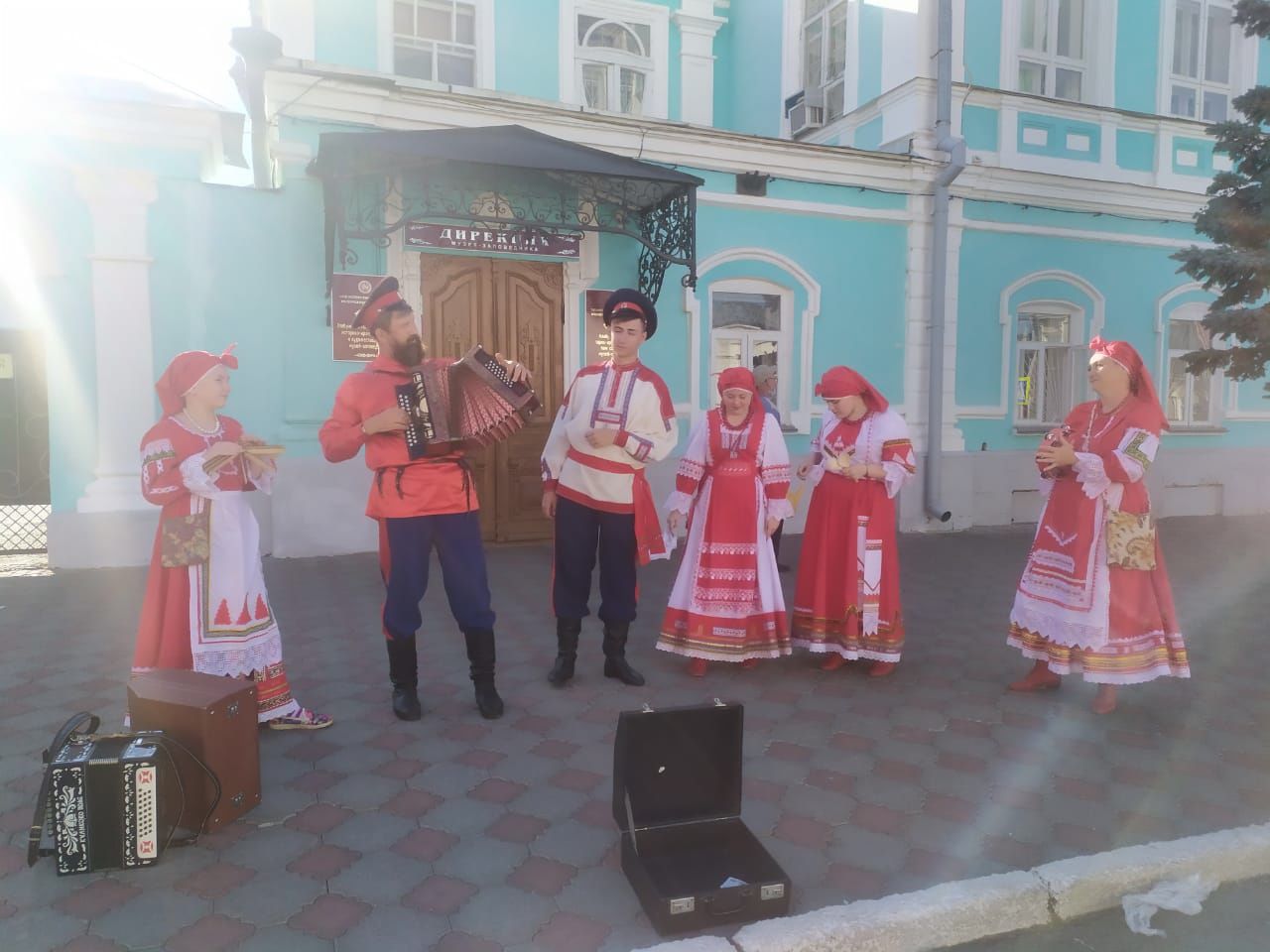 Менделеевцы побывали на Спасской ярмарке в Елабуге