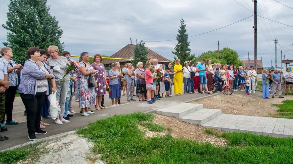 В Икском Устье открыли памятник