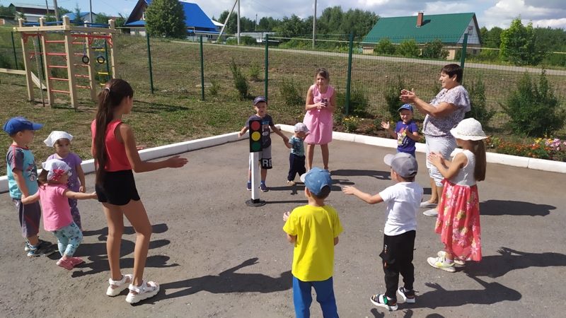 Веселый светофор пришел в Ижевку