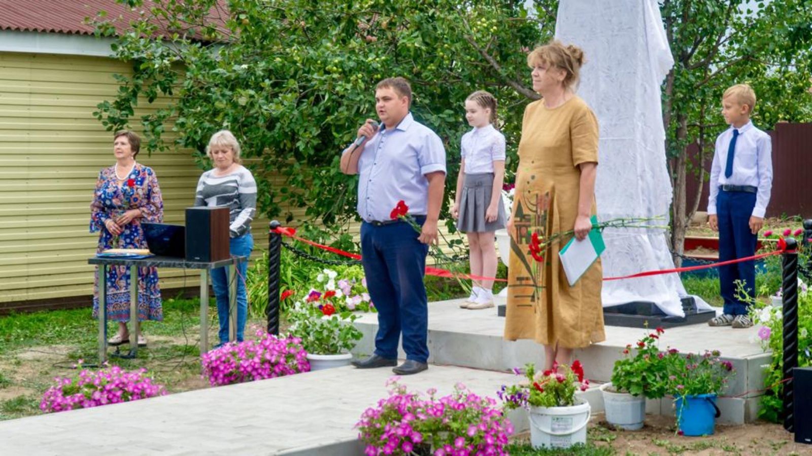 В Икском Устье открыли памятник