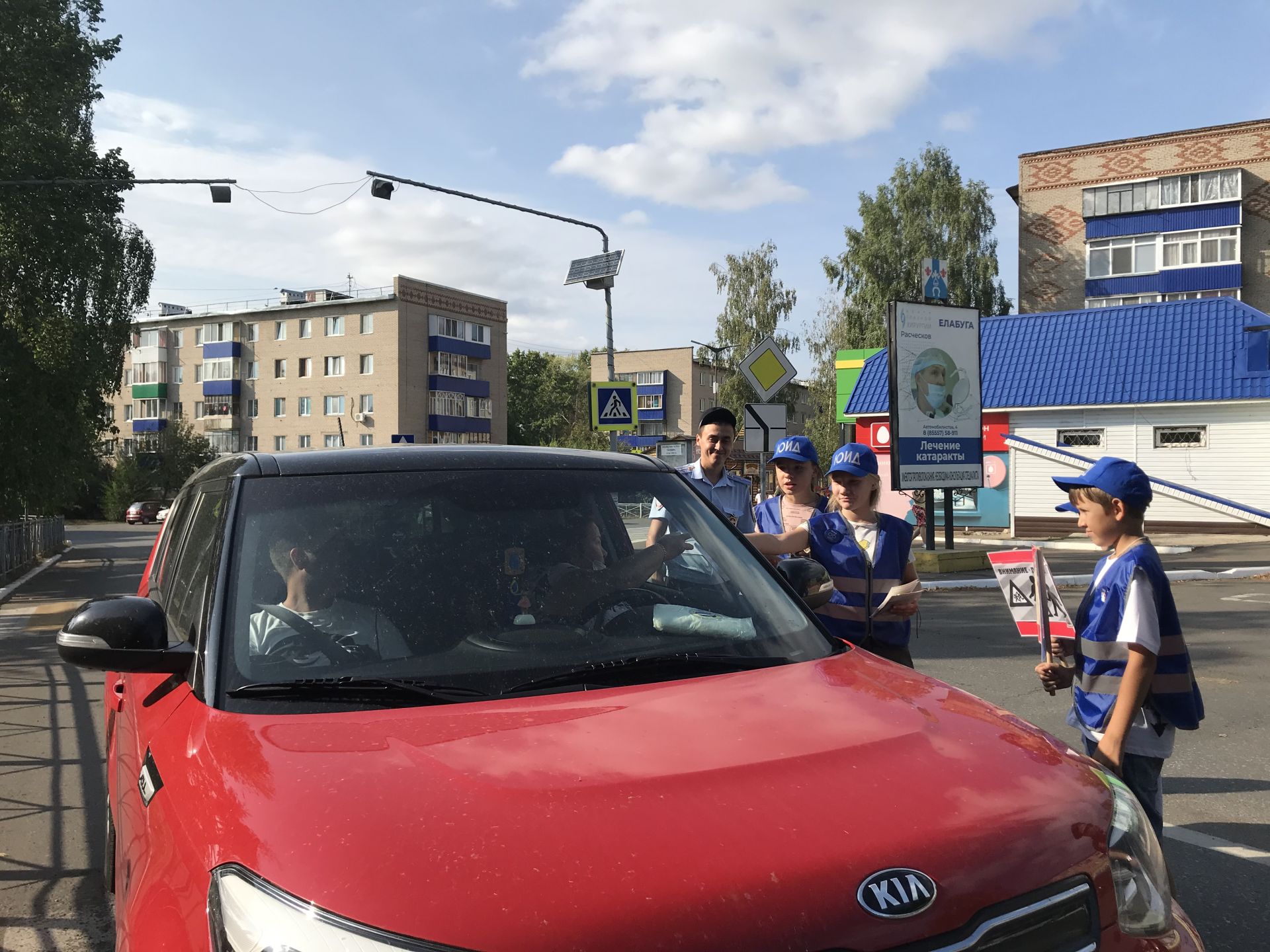 Автоинспекторы Менделеевска проверили, как водители перевозят маленьких пассажиров