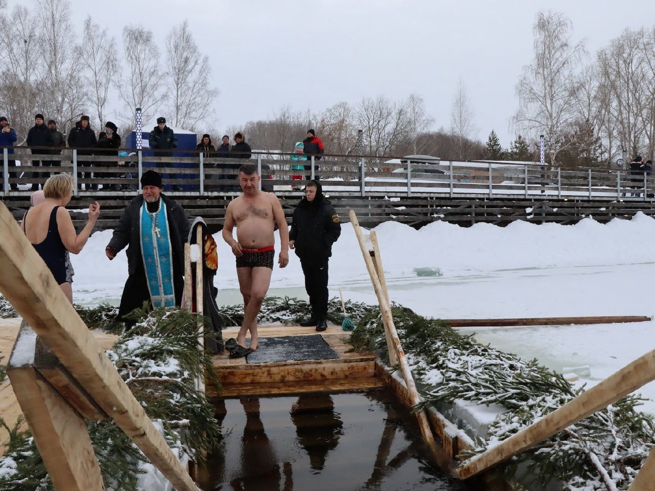 Православные Менделеевска отметили Крещение Господне