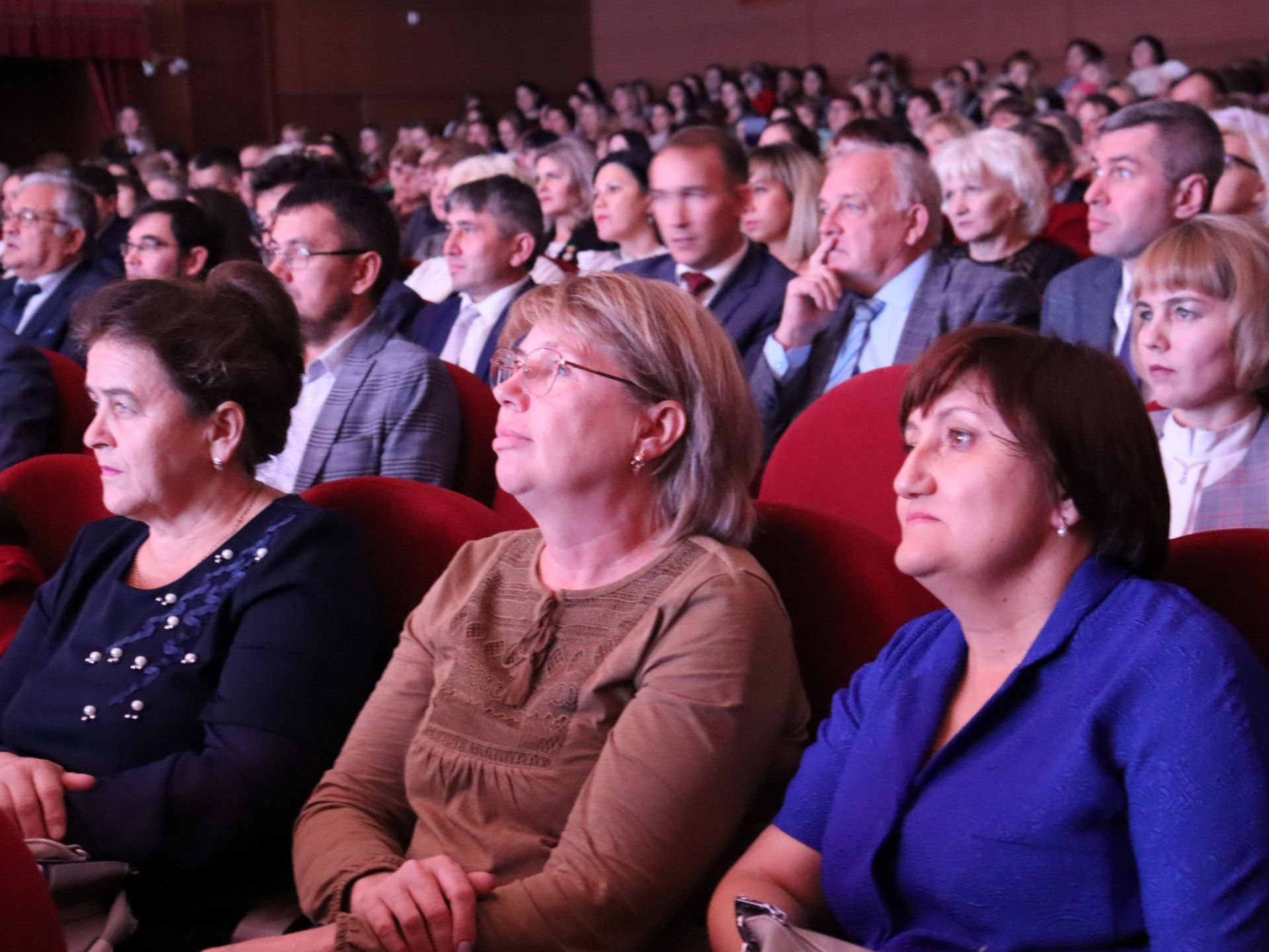 Менделеевскида районның алдынгы мөгаллимнәрен зурладылар