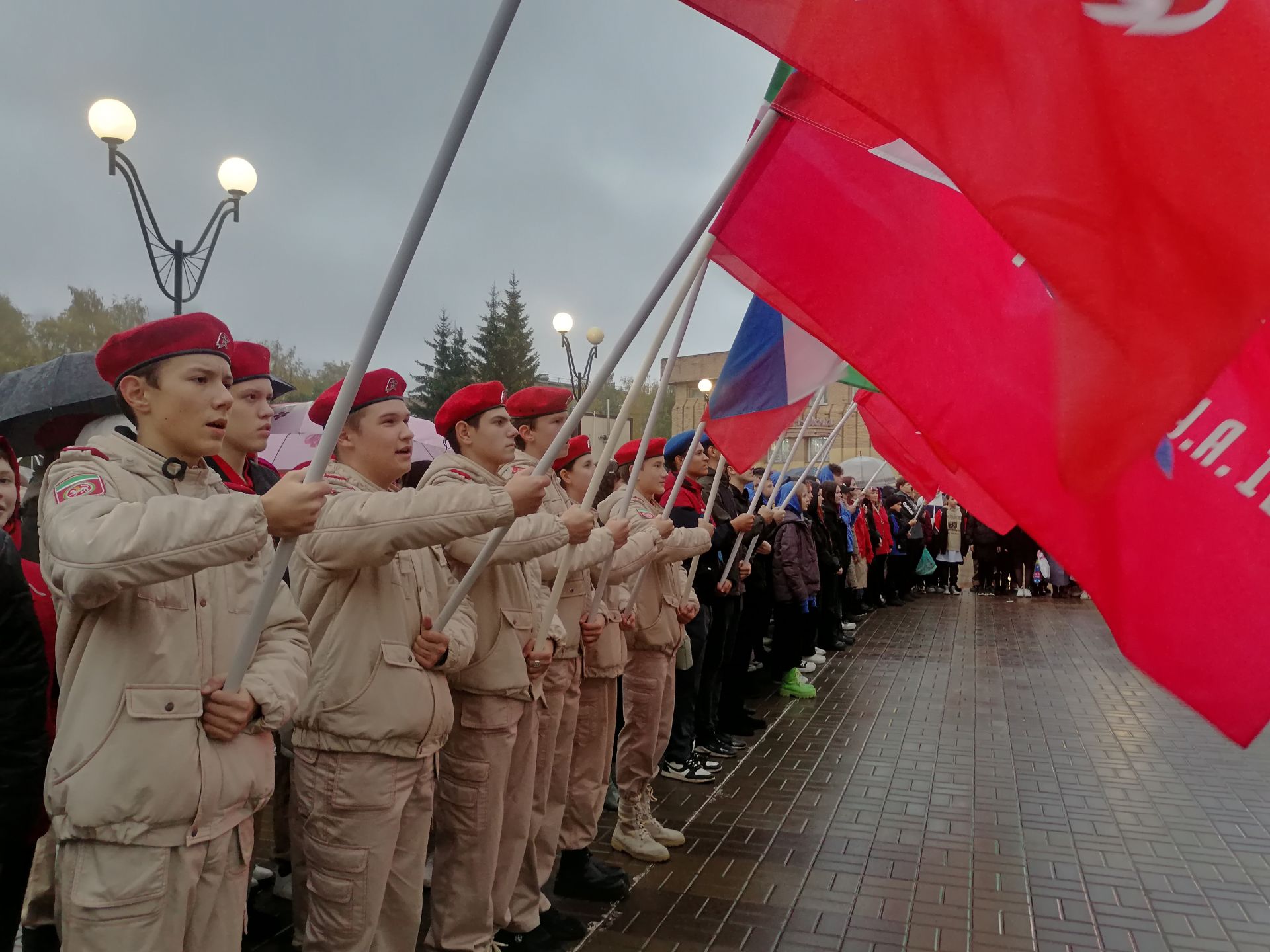 Машина с гуманитарной помощью весом в 5 тонн выехала из Менделеевска в Лисичанск