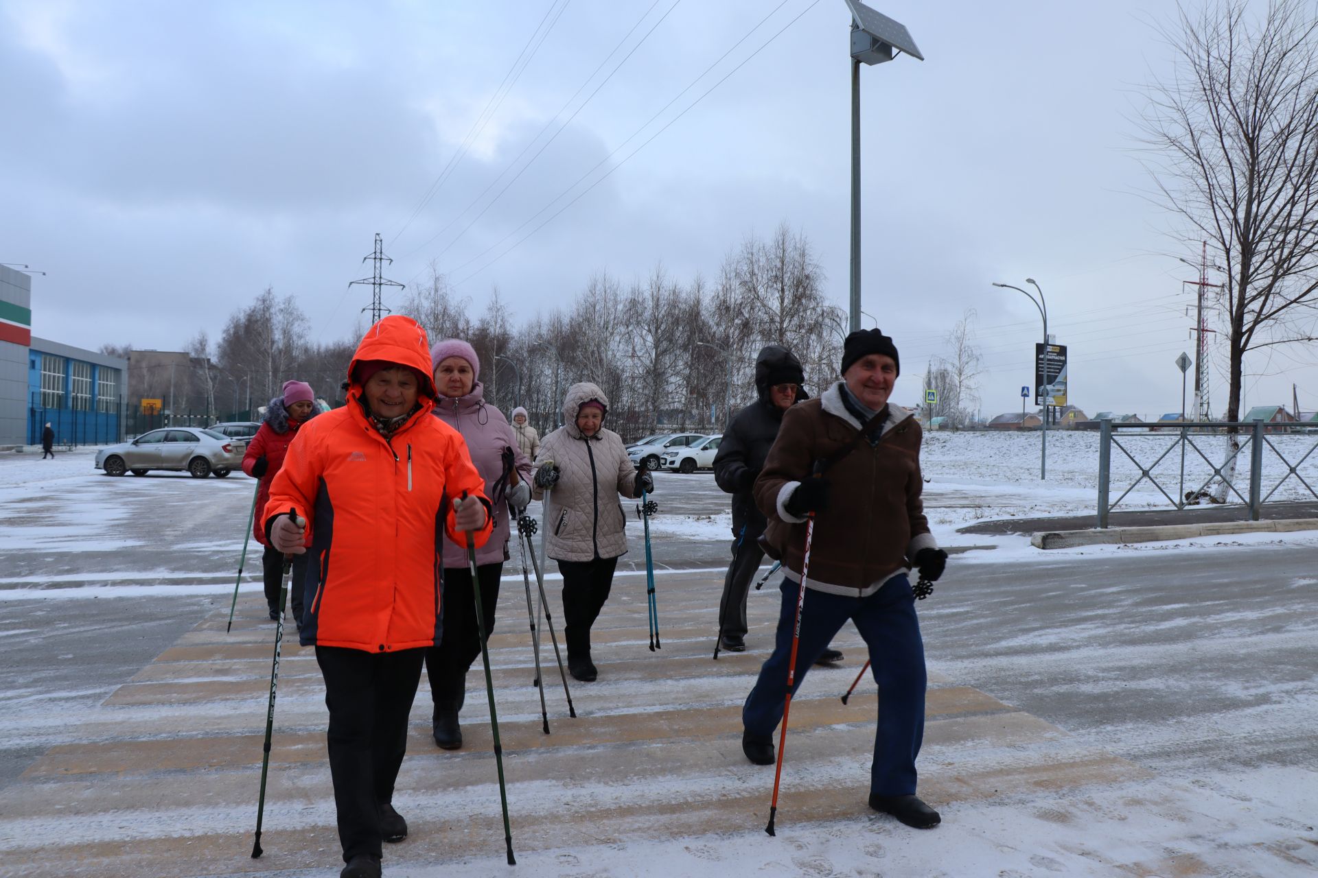 В Менделеевске прошёл первый районный фестиваль по скандинавской ходьбе