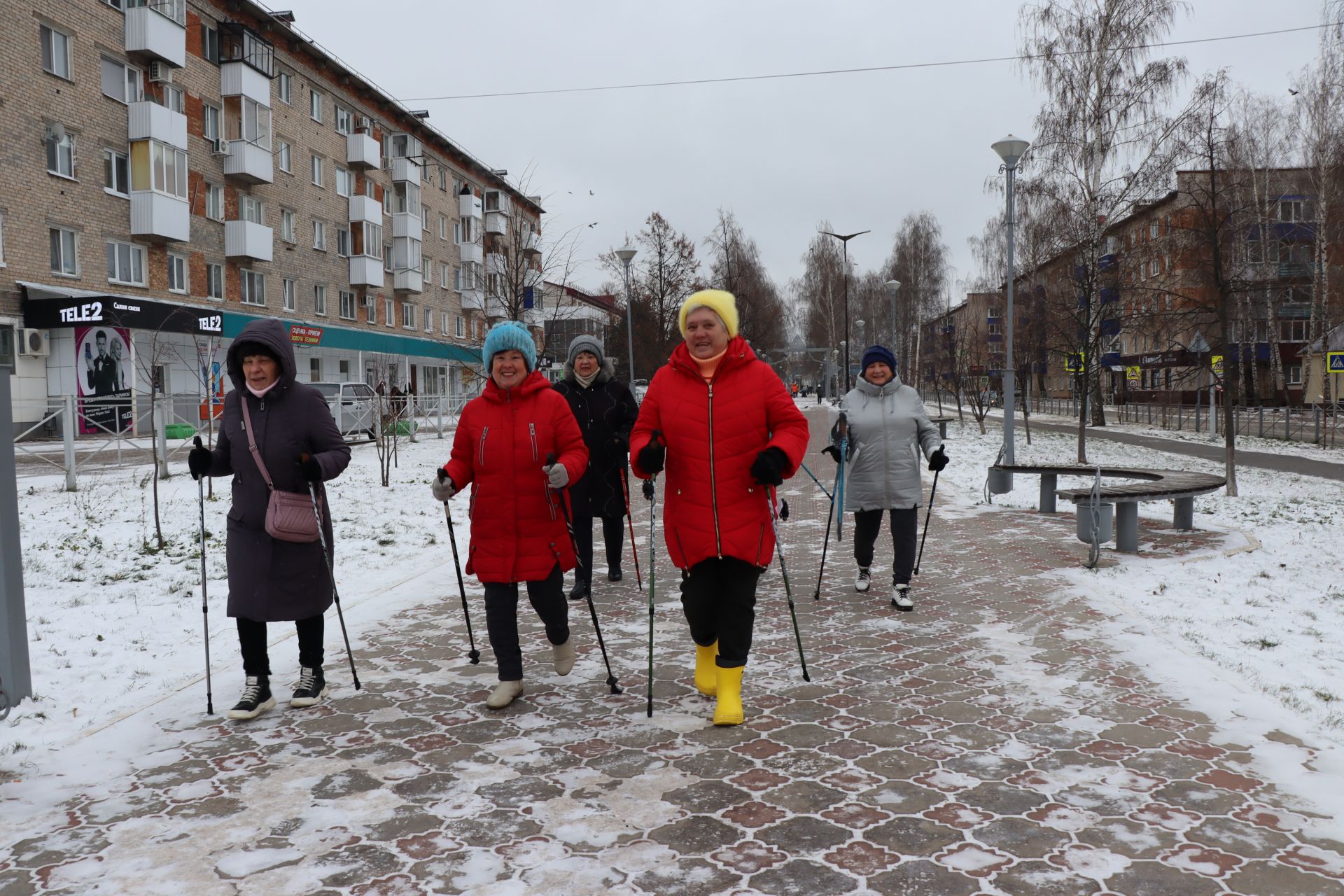 В Менделеевске прошёл первый районный фестиваль по скандинавской ходьбе