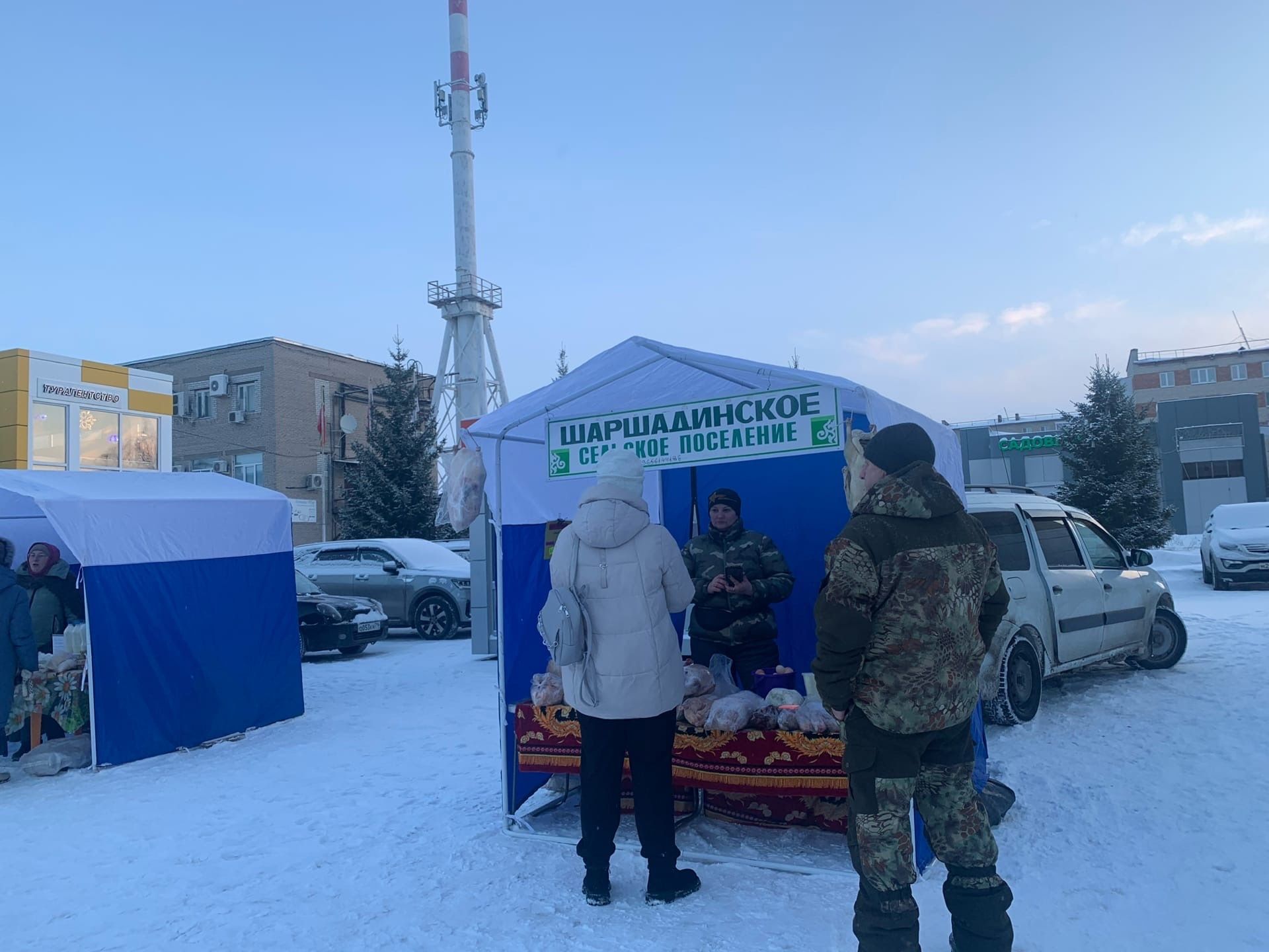 Менделеевцы закупились товарами на предпраздничной ярмарке