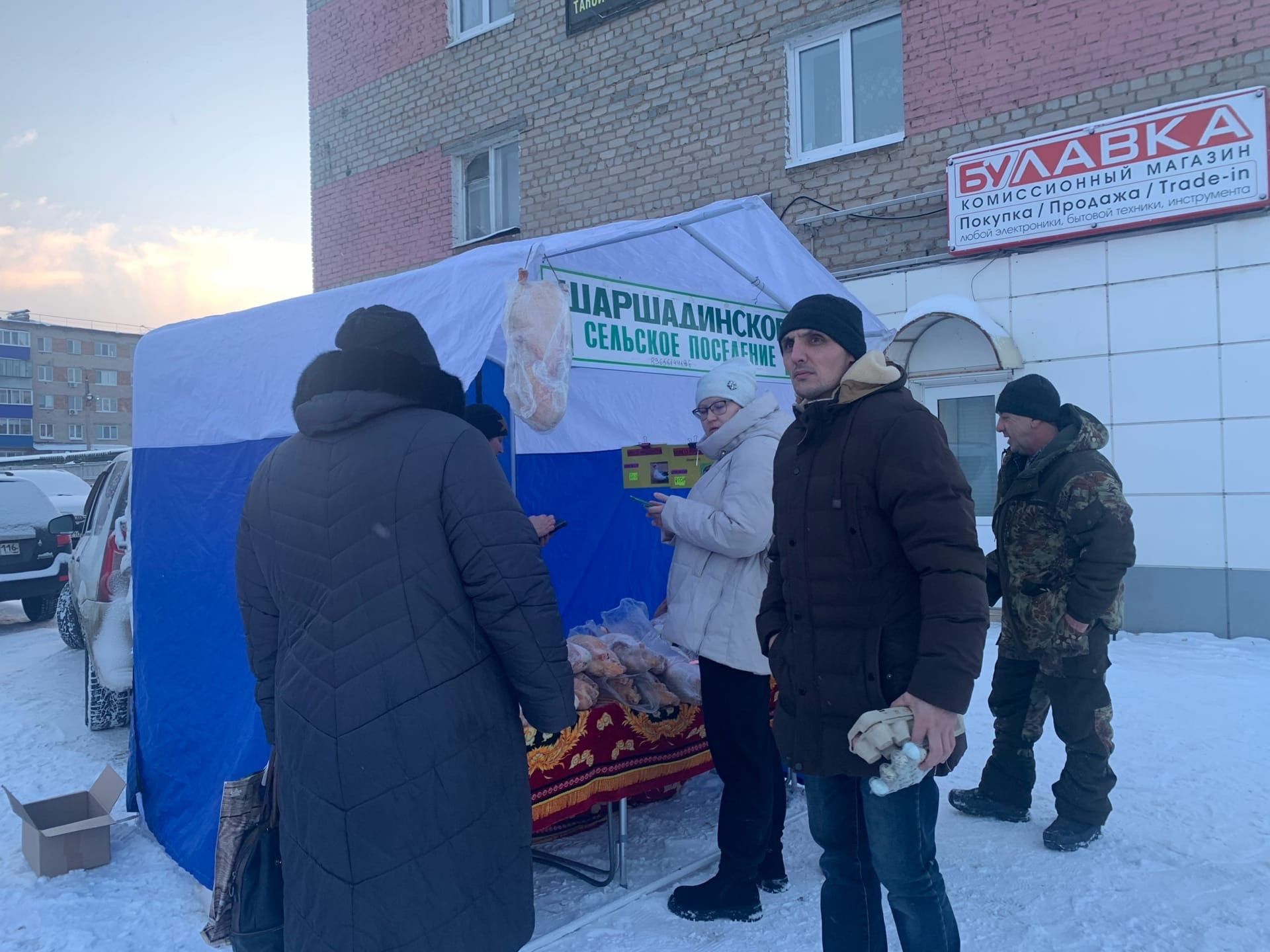 Менделеевцы закупились товарами на предпраздничной ярмарке