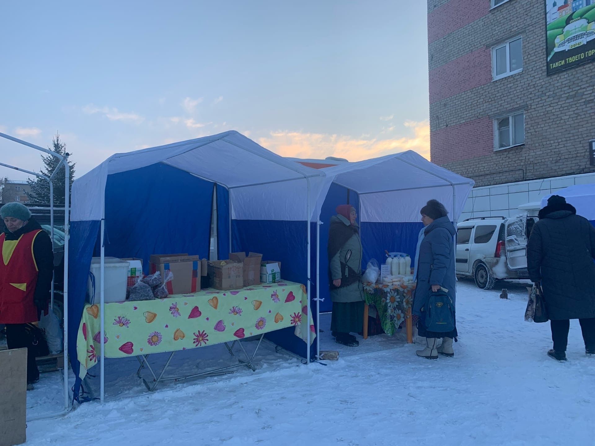 Менделеевцы закупились товарами на предпраздничной ярмарке