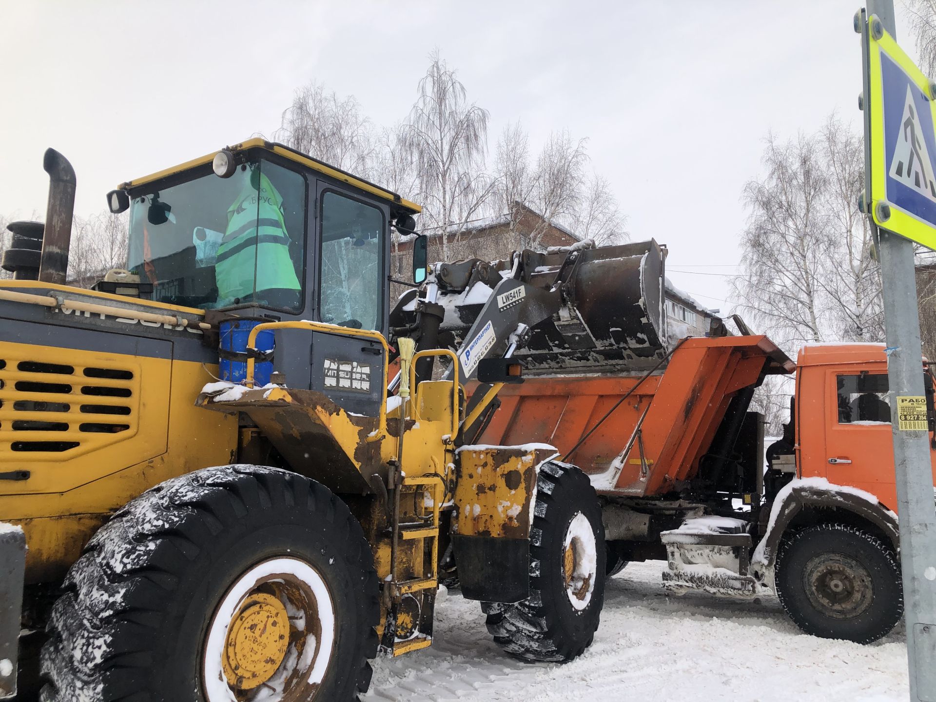 За&nbsp;прошедшие сутки с&nbsp;дорог Менделеевска вывезено 1500 тонны снега