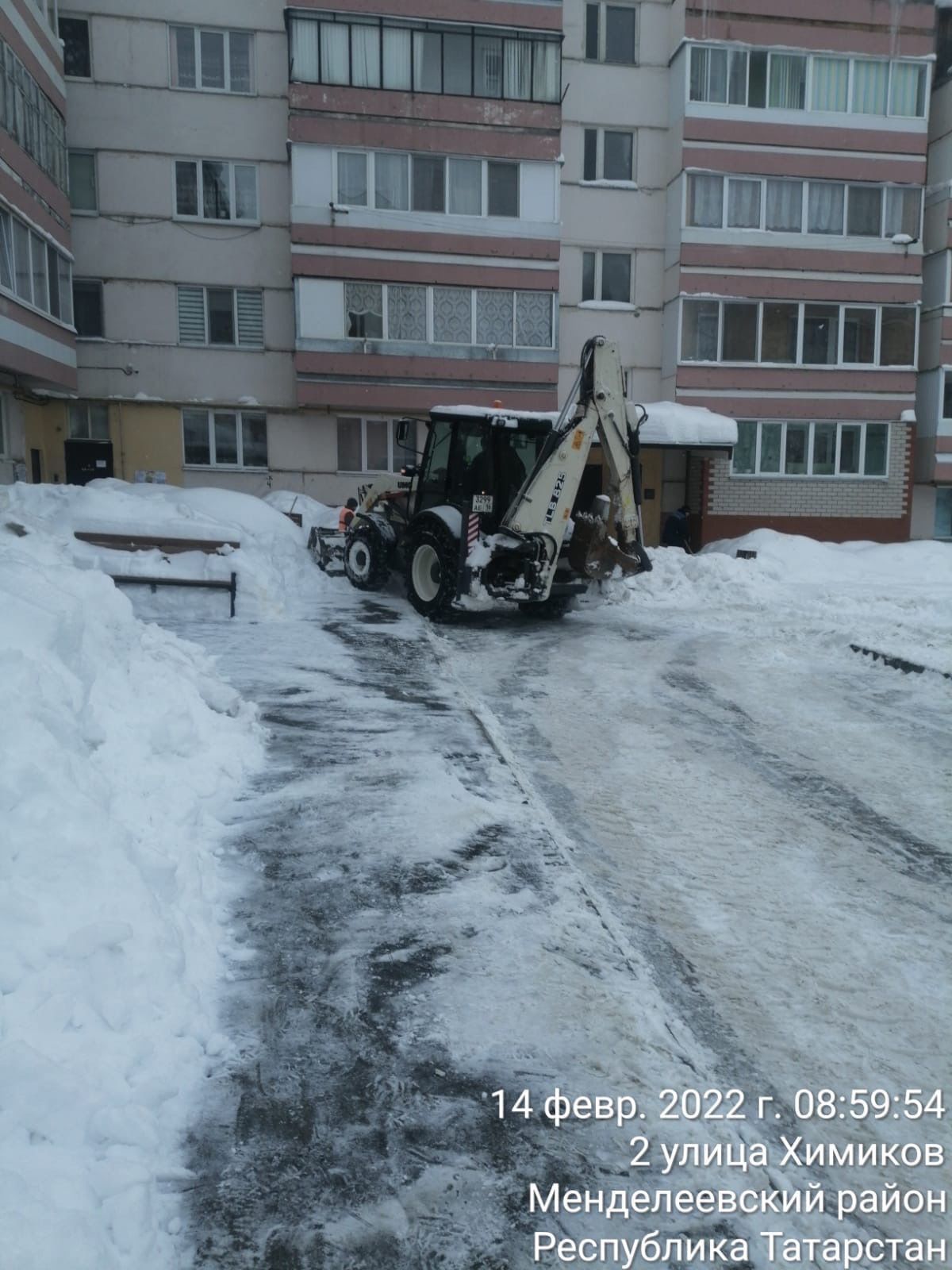 В Менделеевске продолжается чистка дорог от снега