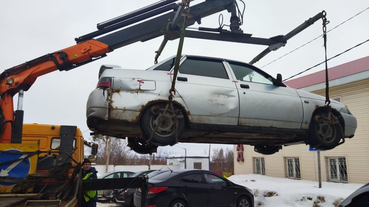 В Менделеевске у автомобилиста забрали «Ладу» за долги