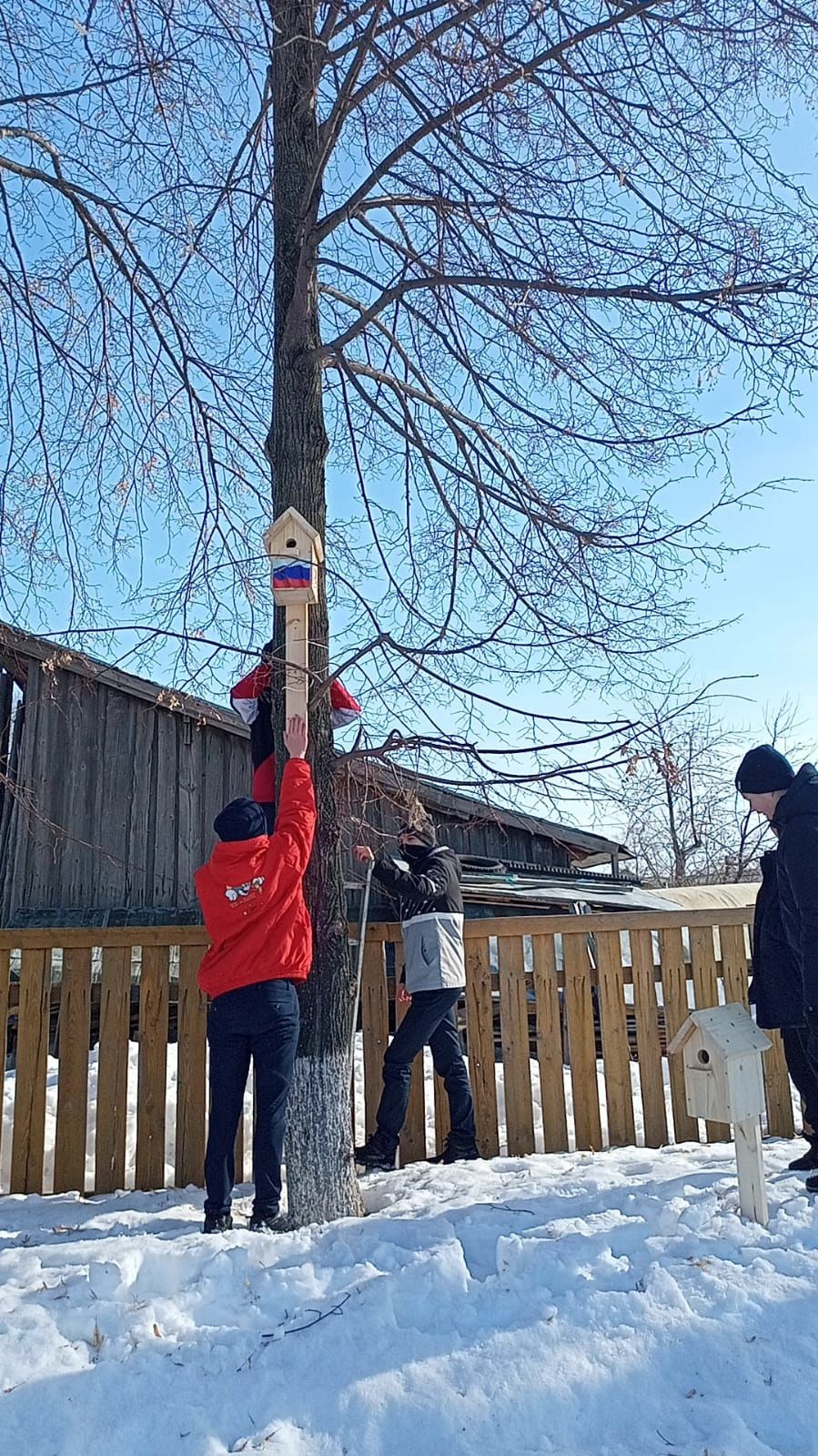 В Менделеевске появились патриотичные скворечники