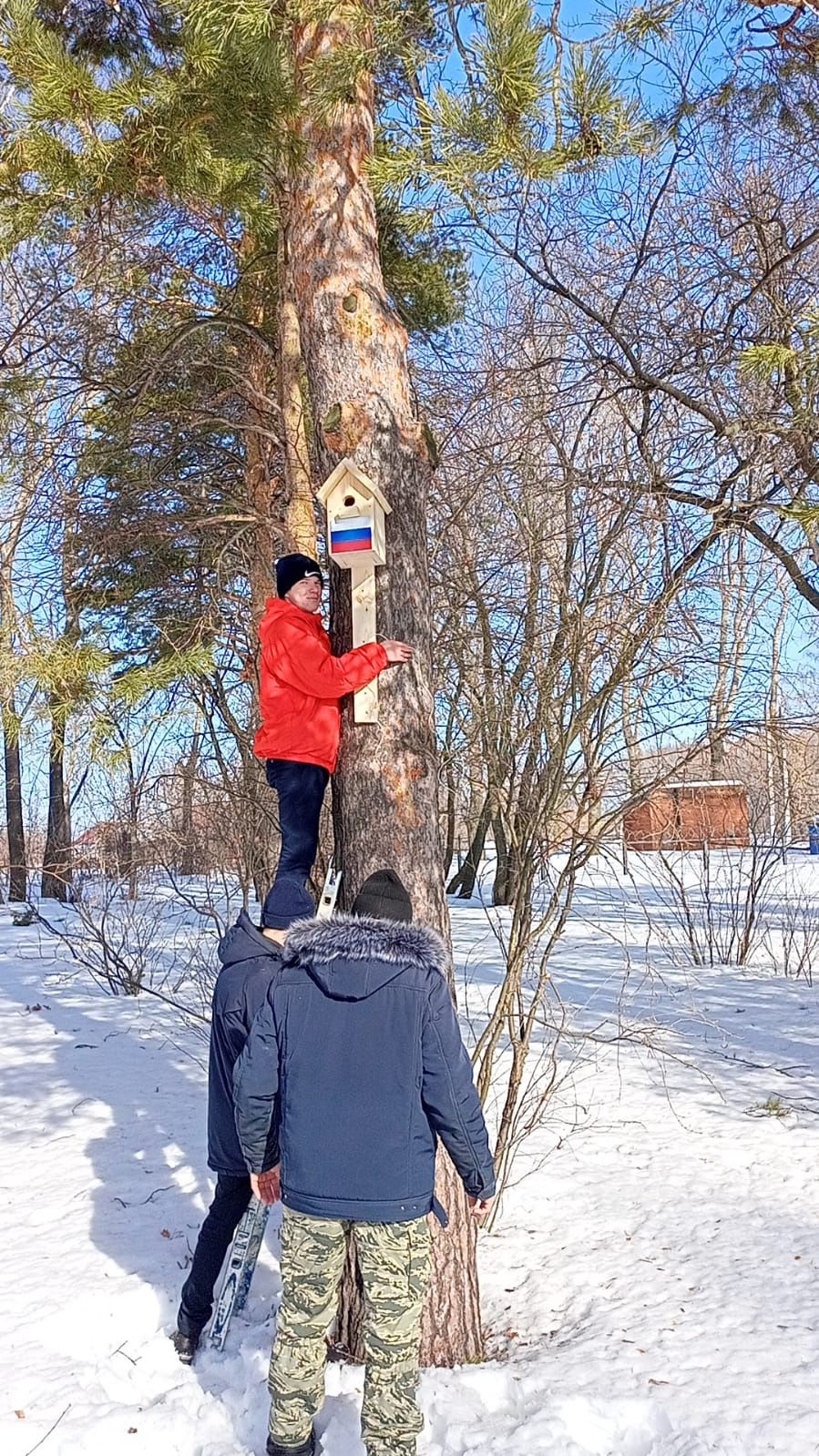 В Менделеевске появились патриотичные скворечники