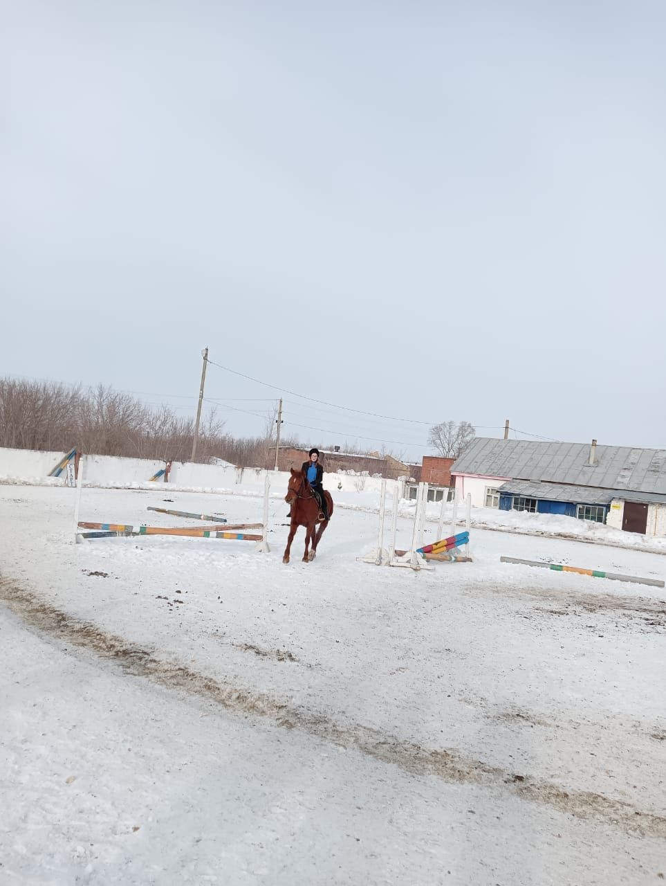 В Менделеевске прошли соревнования по манежной езде