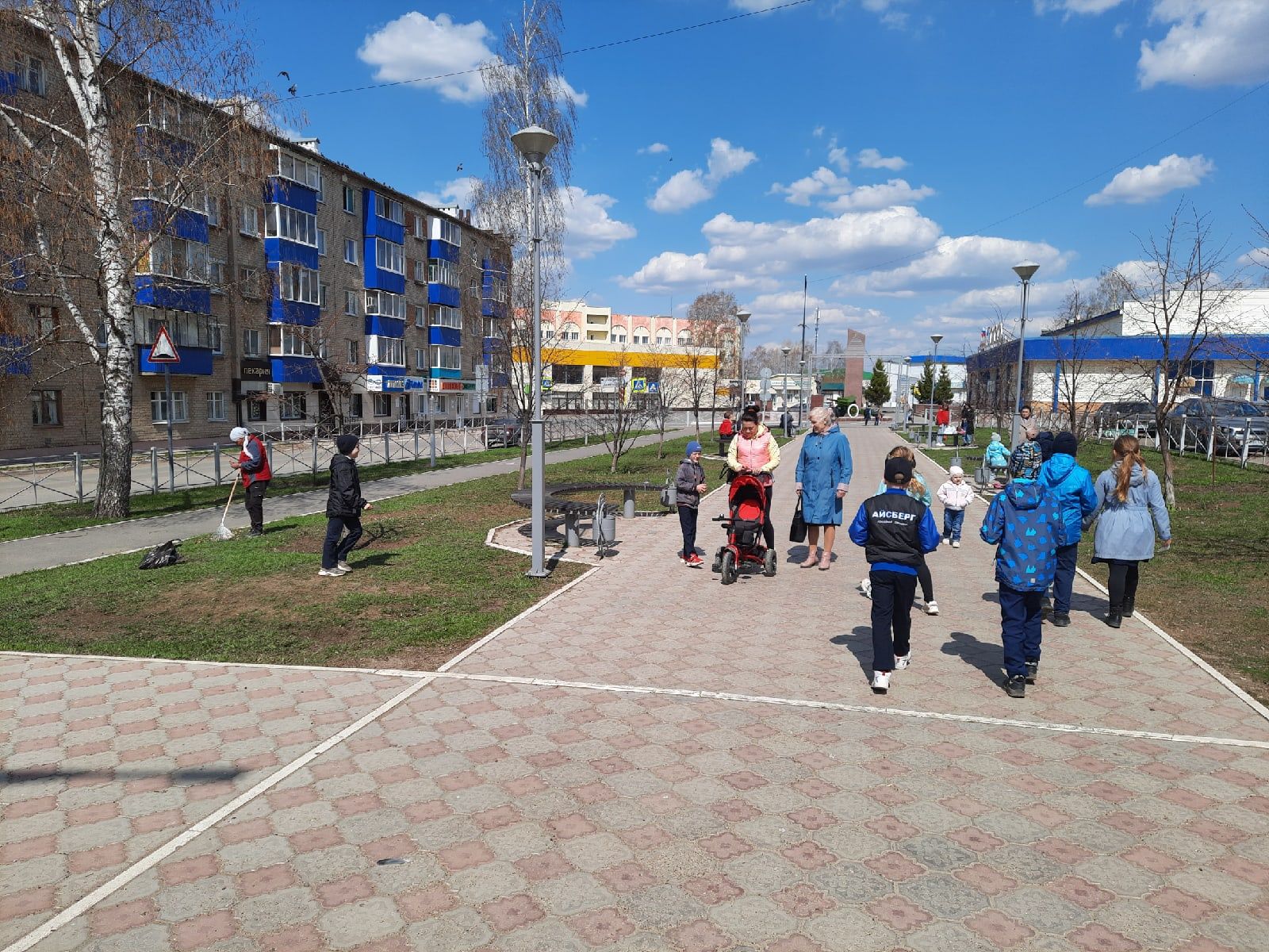 В Менделеевске прошла акция, посвященная Дню Победы