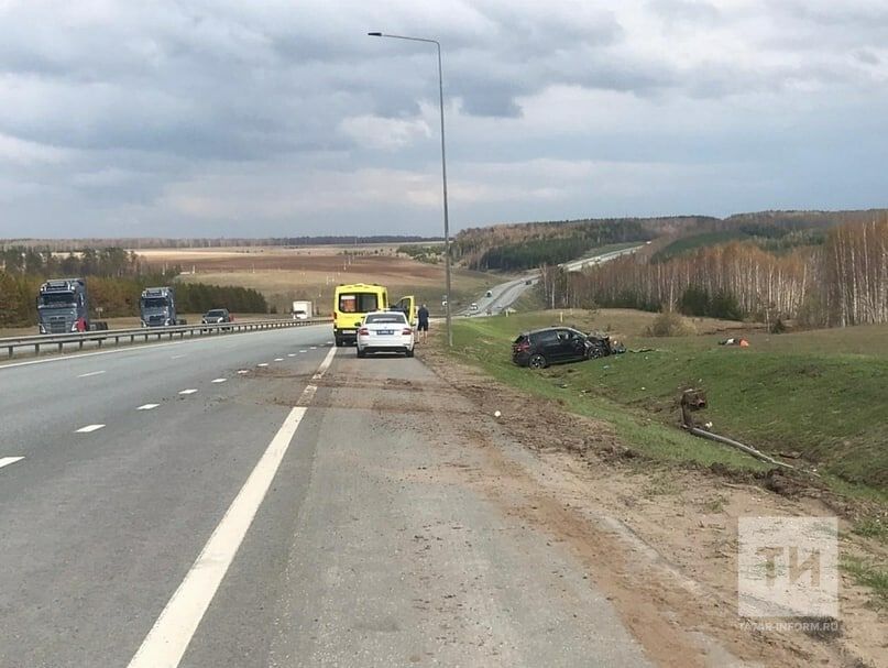 Водитель внедорожника умер, вылетев с трассы М7 в кювет