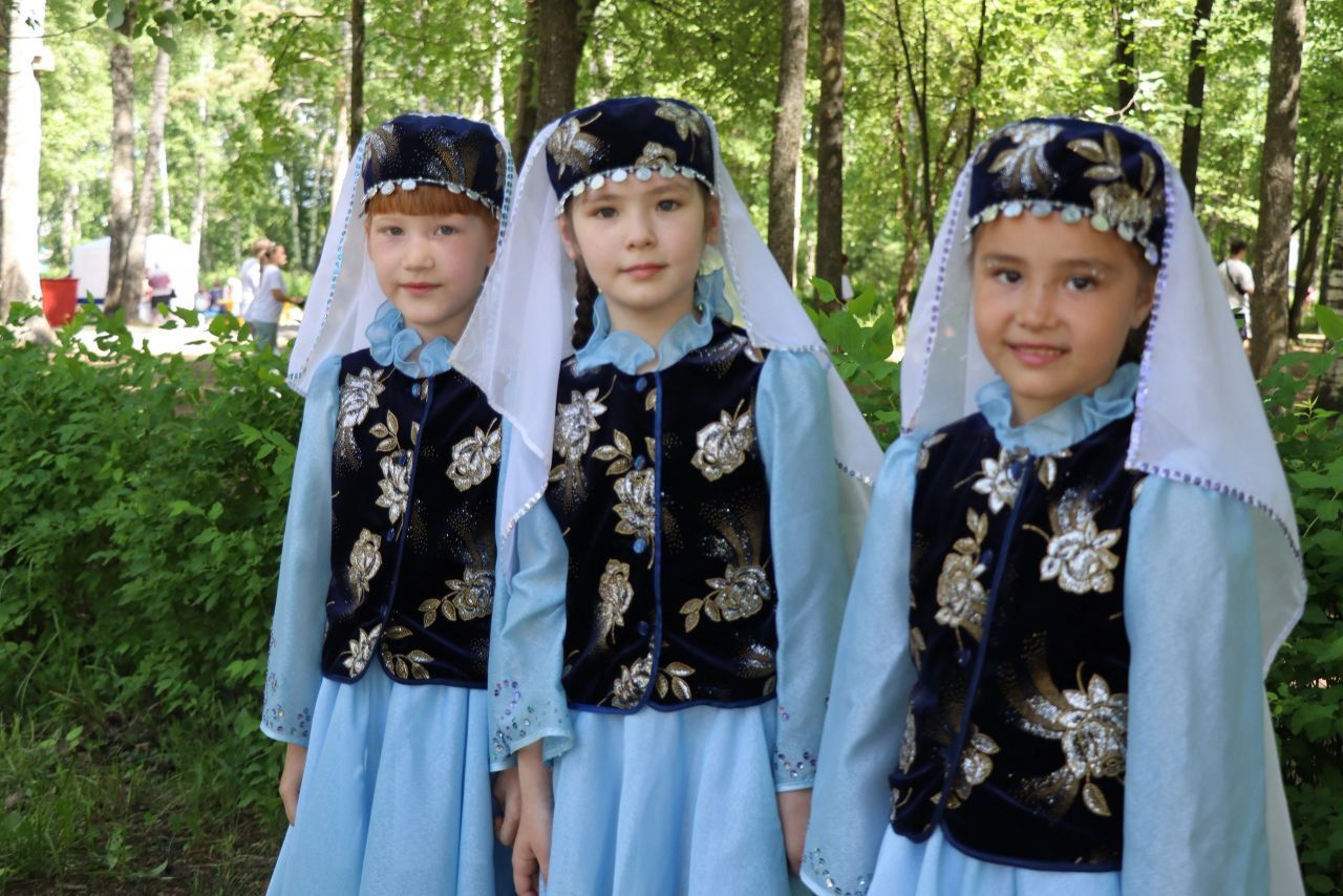 Танец «Чак Чак» и тюбетейки в подарок преподнесли менделеевцы можгинцам на Сабантуе в Удмуртии