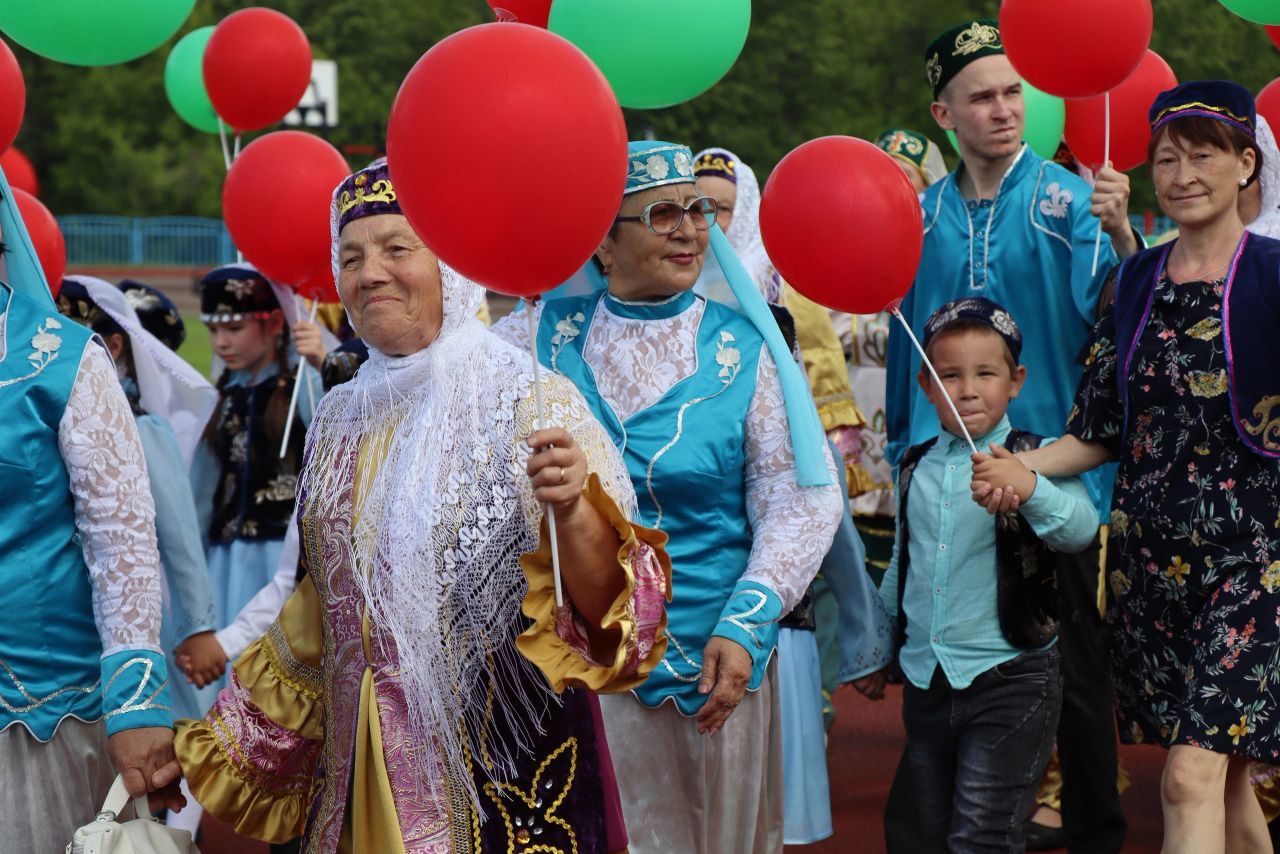 Танец «Чак Чак» и тюбетейки в подарок преподнесли менделеевцы можгинцам на Сабантуе в Удмуртии