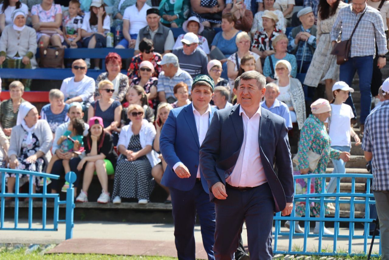 Танец «Чак Чак» и тюбетейки в подарок преподнесли менделеевцы можгинцам на Сабантуе в Удмуртии