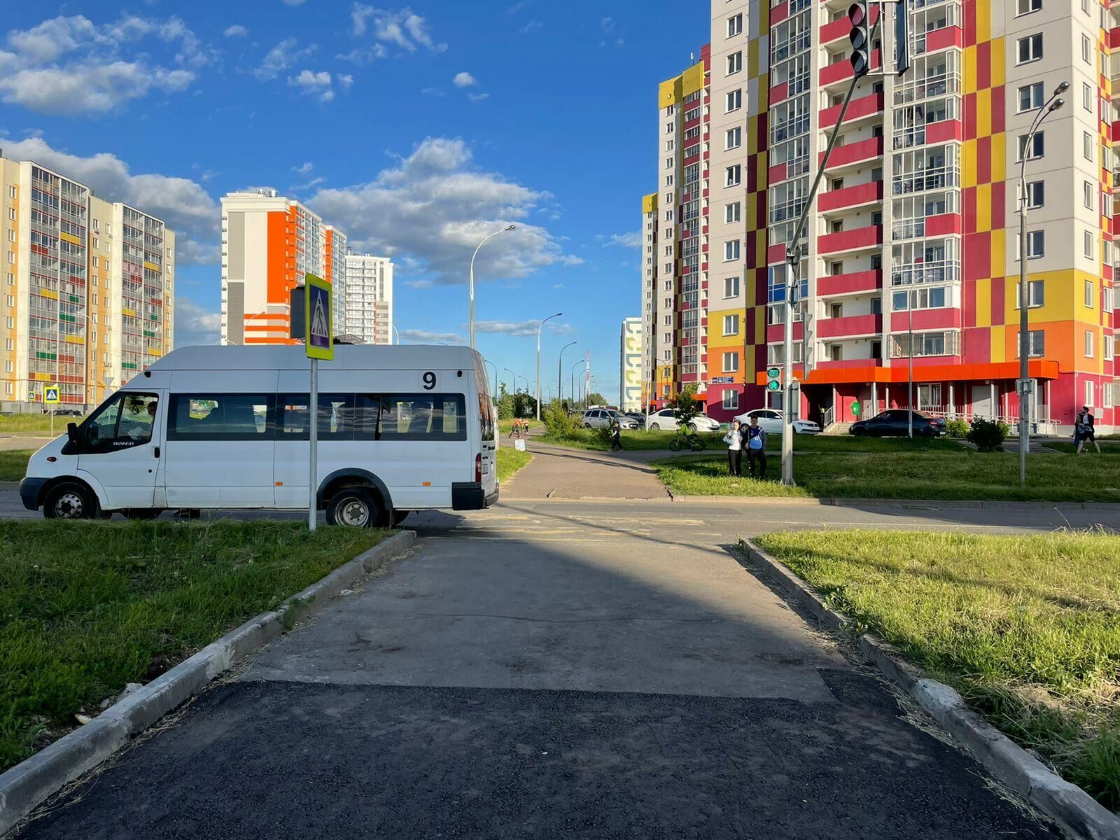 В Челнах маршрутка сбила двух маленьких девочек