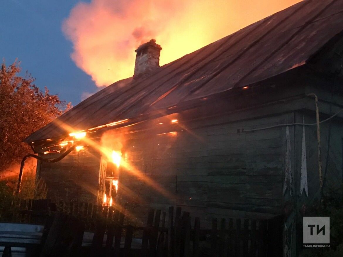 Двое мужчин погибли в ночном пожаре в Зеленодольске