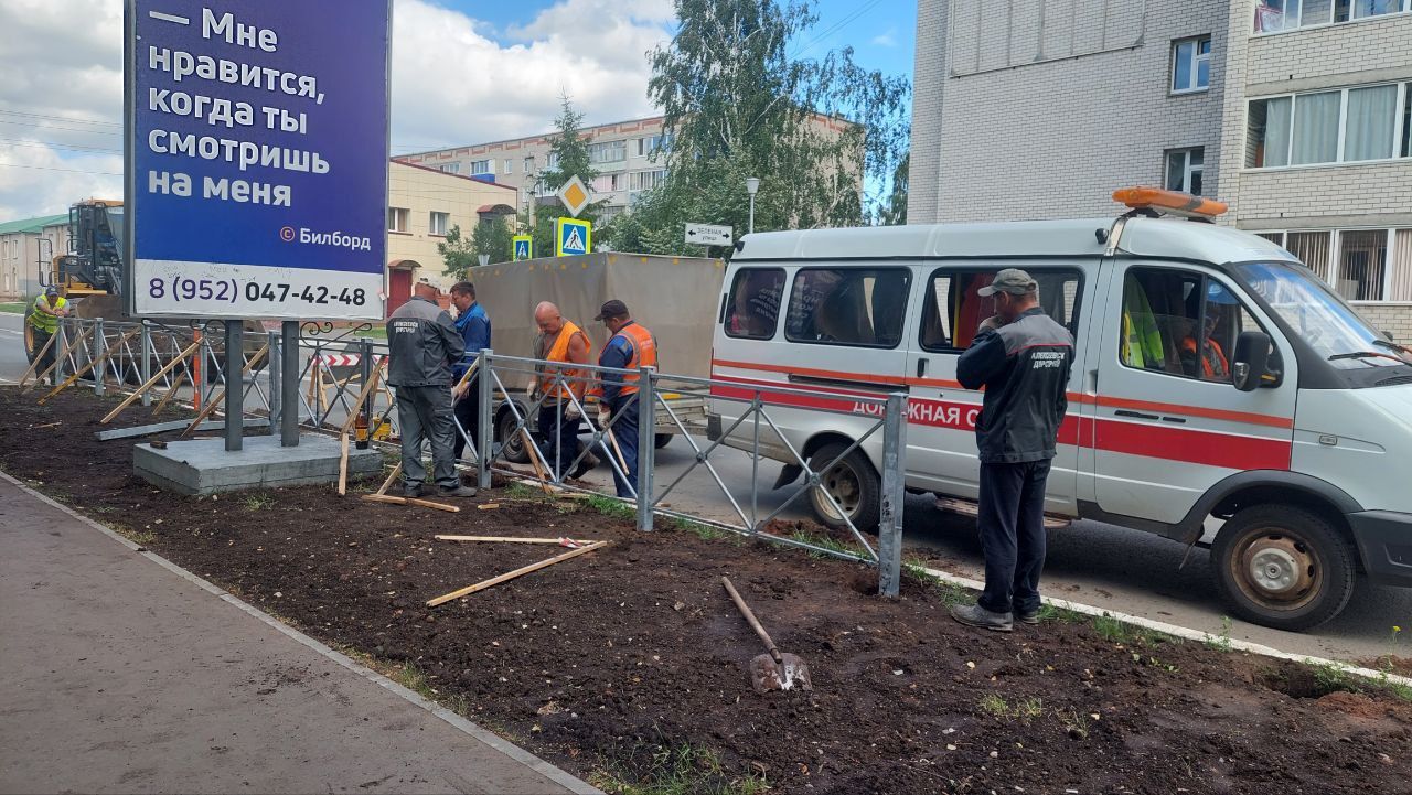 Улица Октябрьская Менделеевска преображается