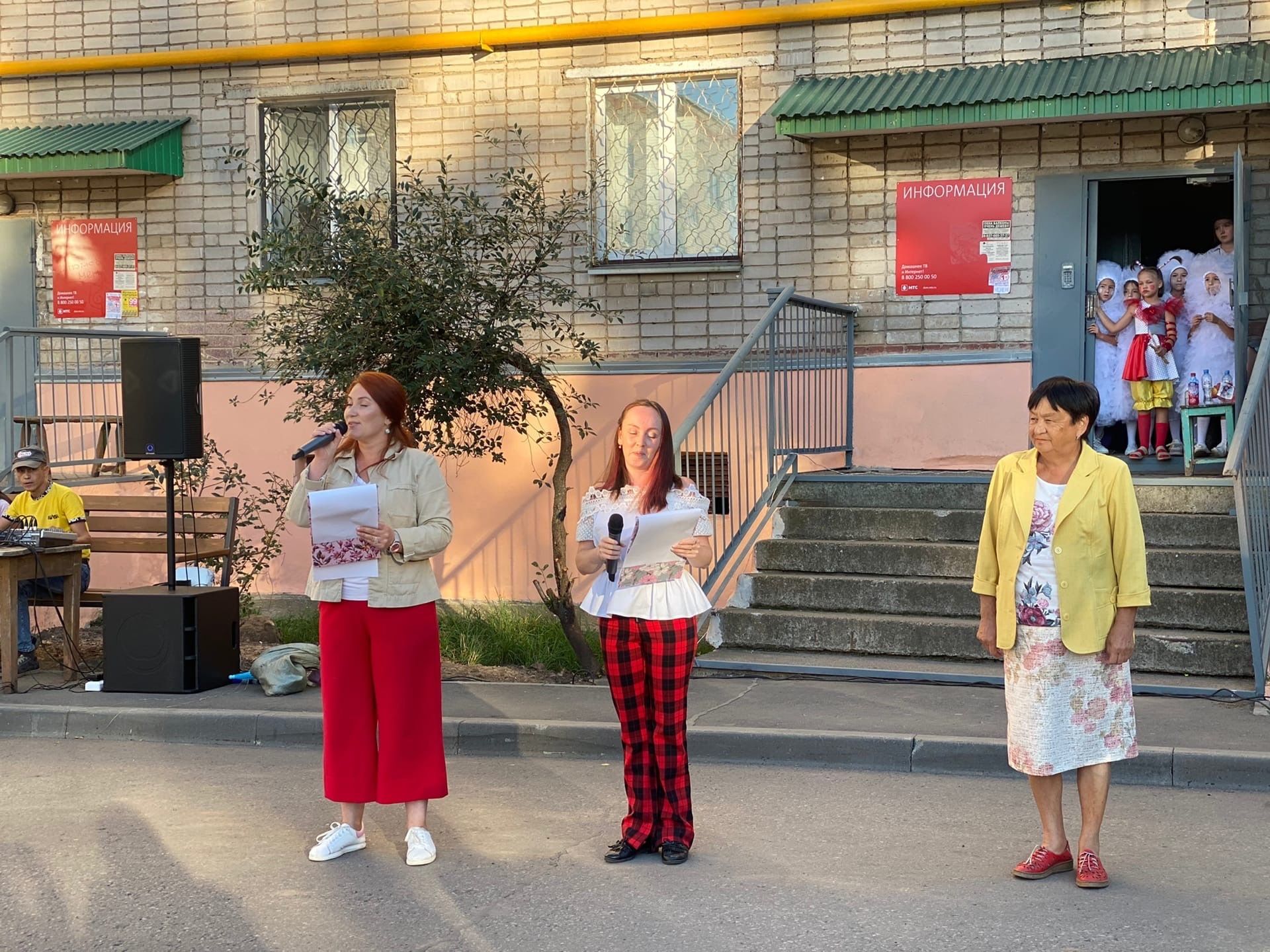 В одном из дворов Менделеевска прошел праздник